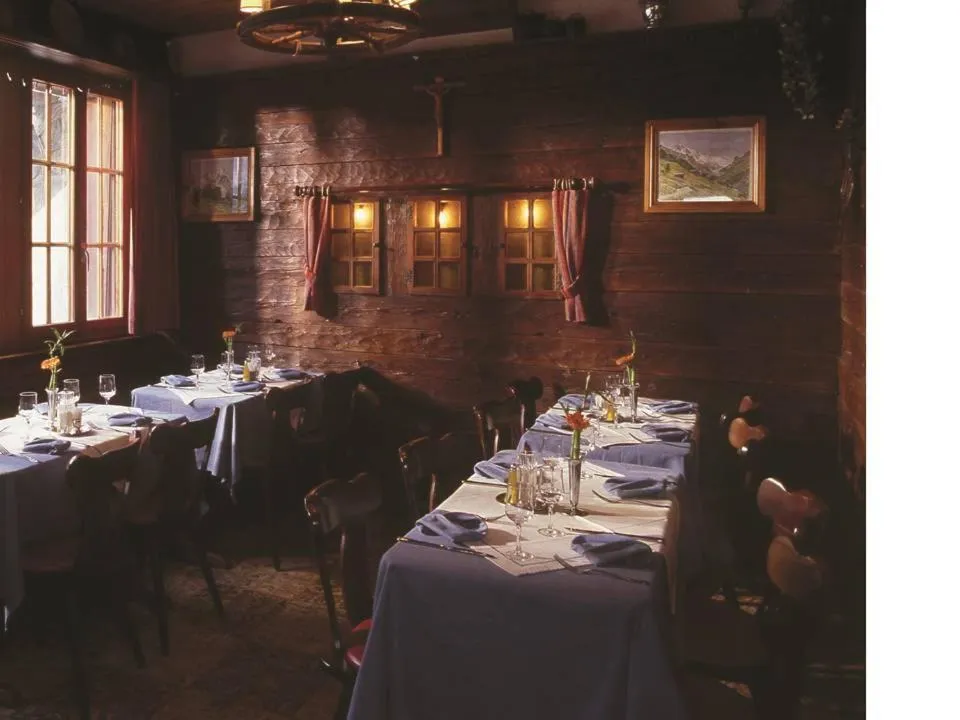 Restaurant/places to eat in Hotel du Pigne