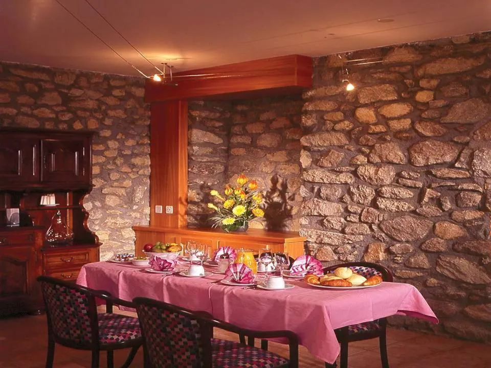 Buffet breakfast in Hotel du Pigne