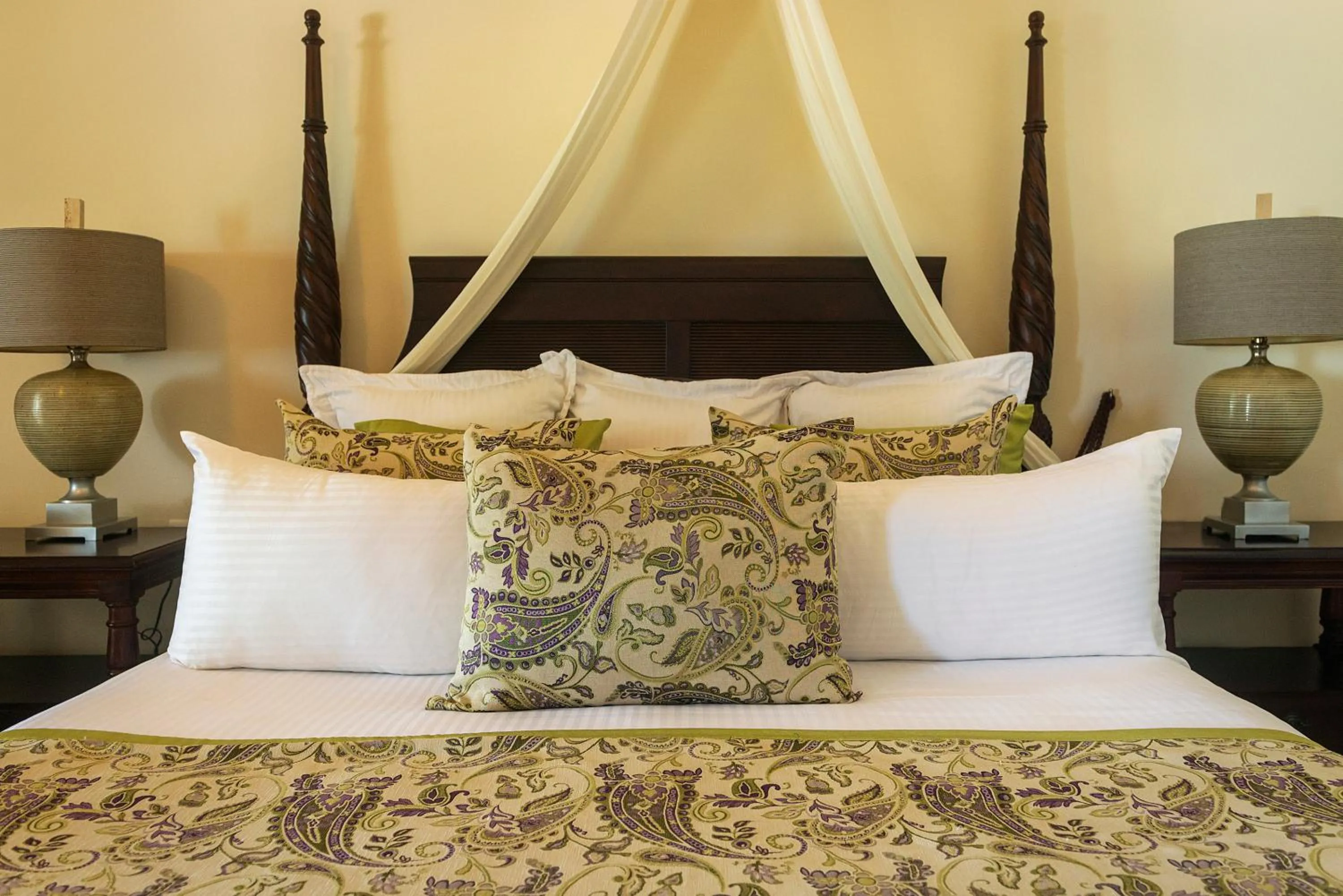 Bed in Jewel Palm Beach