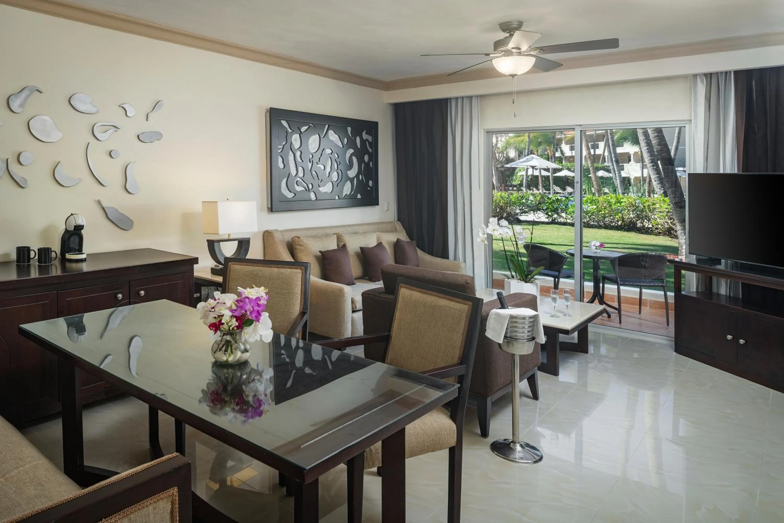 Living room in Jewel Palm Beach