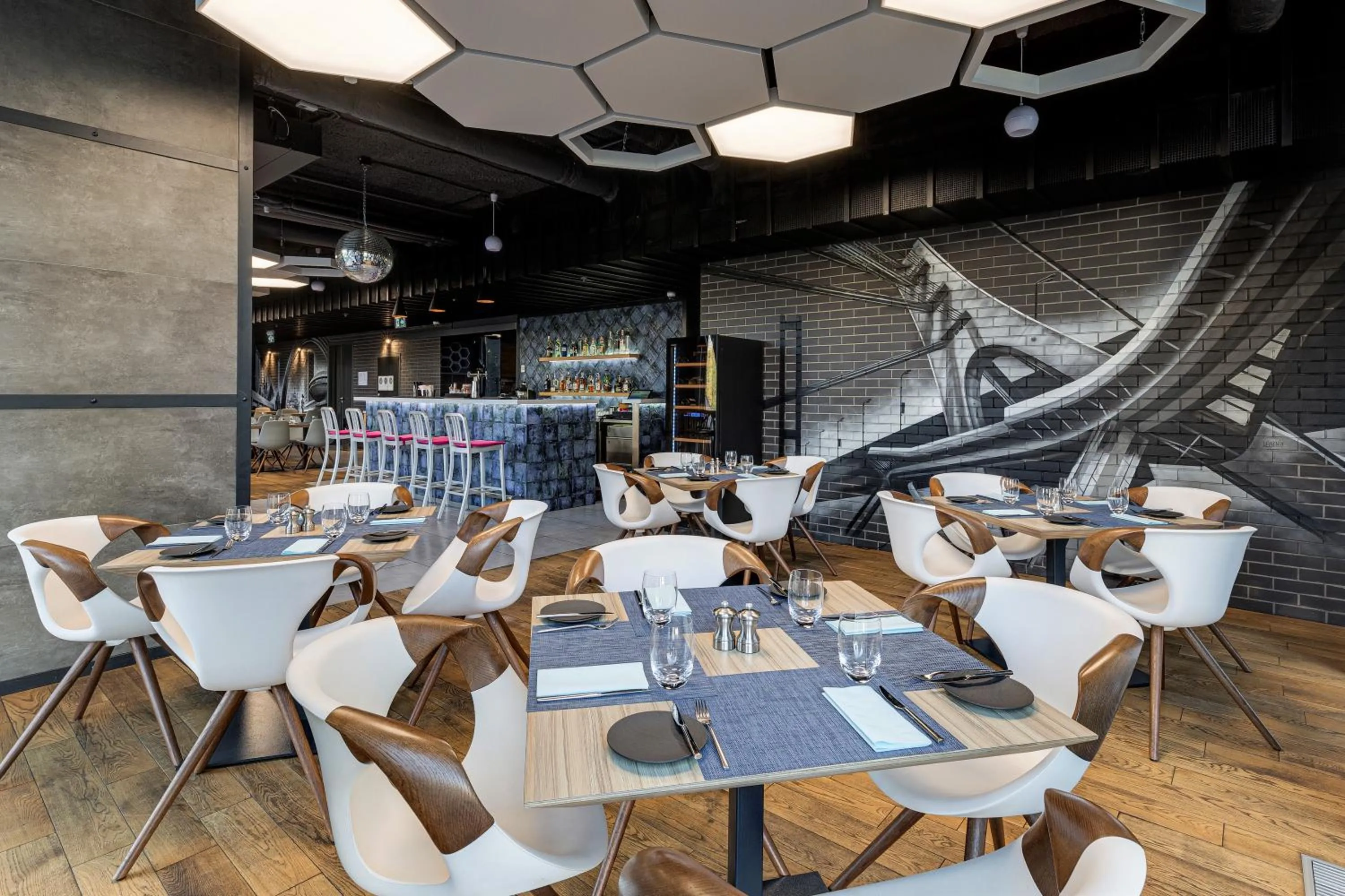 Restaurant/places to eat in Sky Loft Hotel Kyiv by Rixwell International