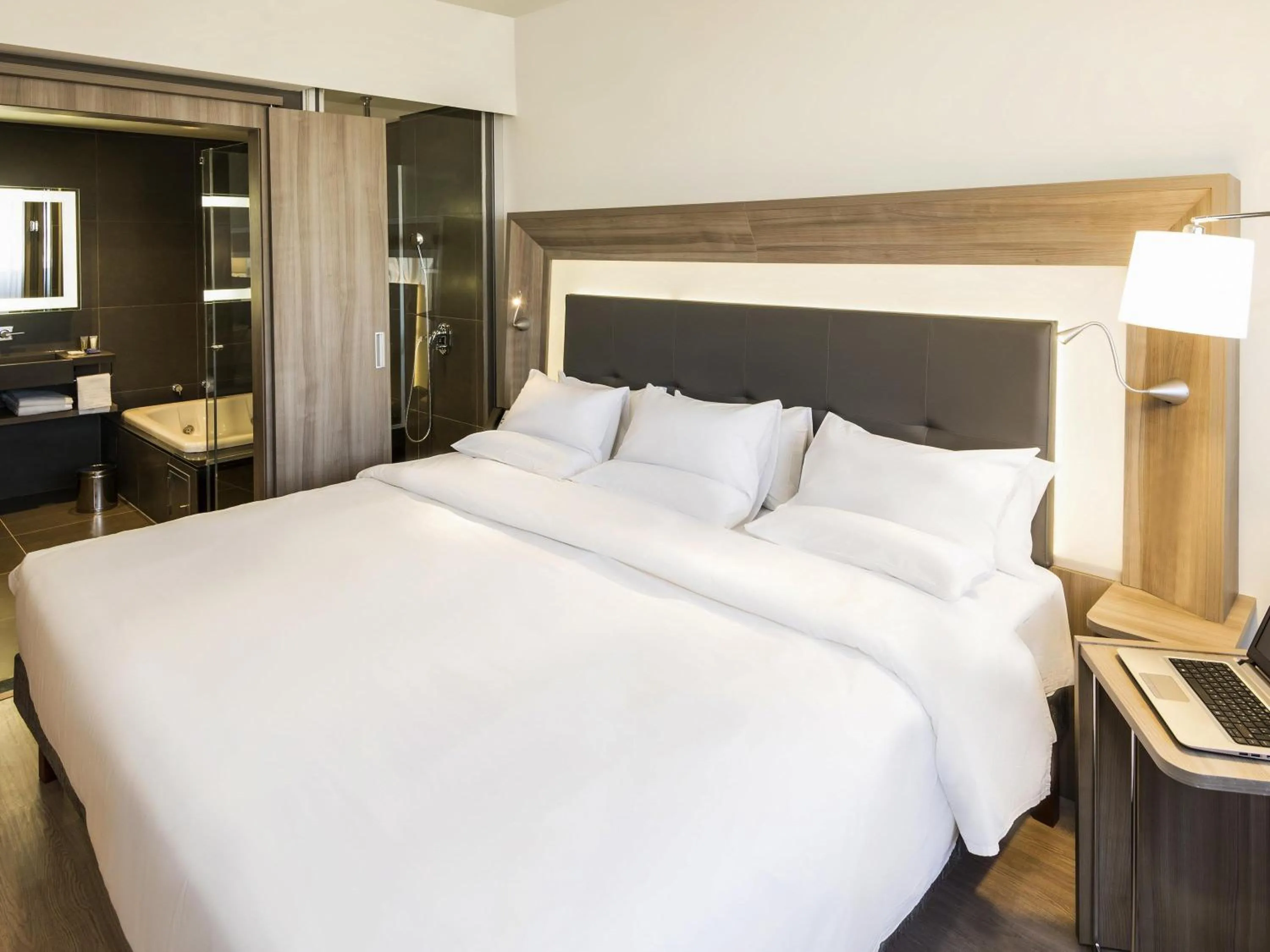 Bedroom, Bed in Novotel São Paulo Berrini