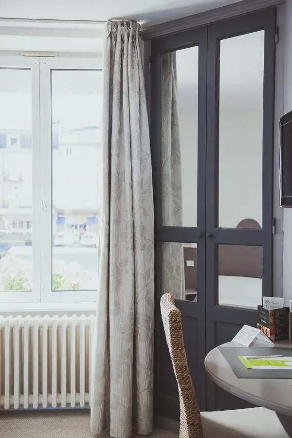 Decorative detail in Hôtel Logis Le Bourbon Decorative detail in Hôtel Logis Le Bourbon