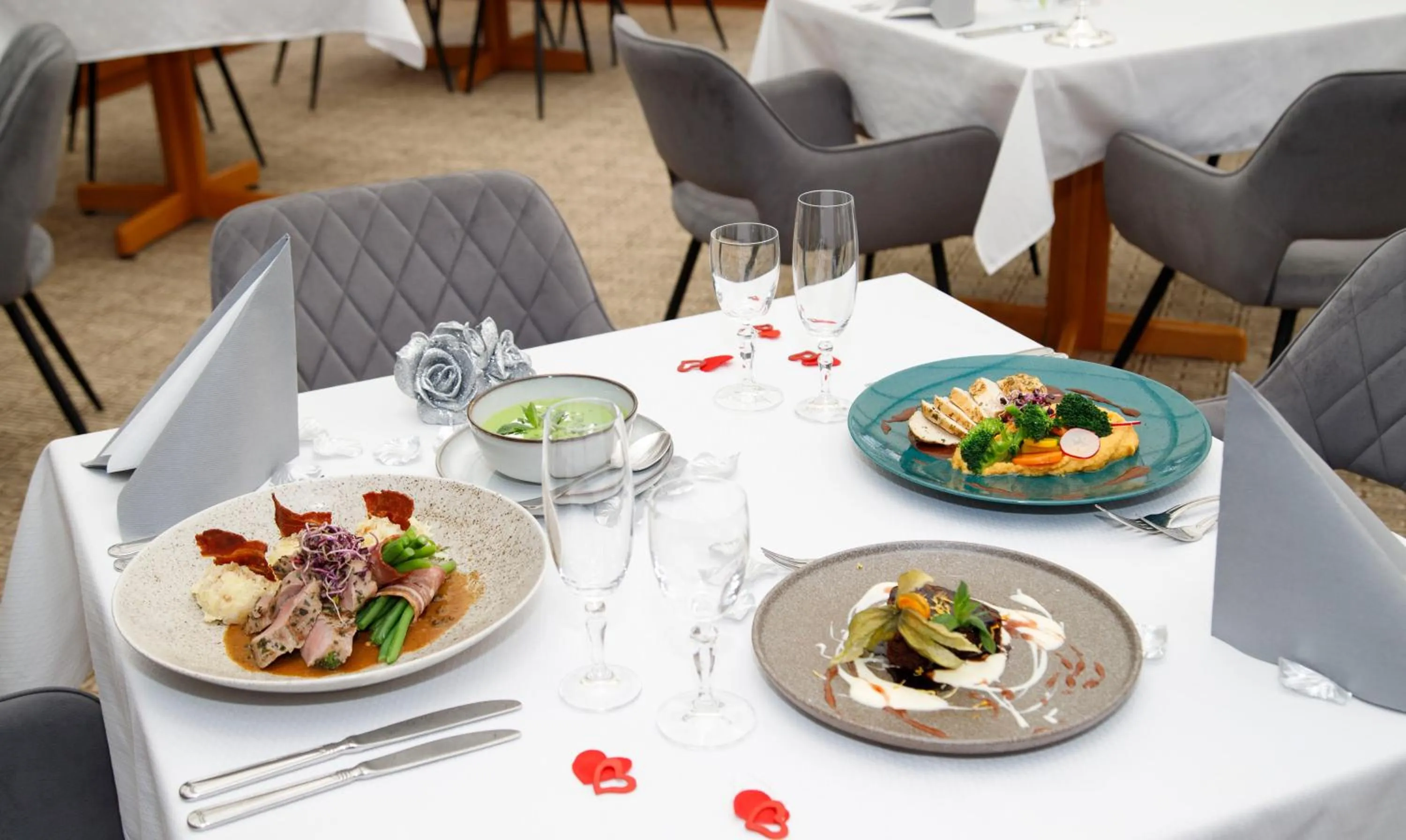 Restaurant/places to eat in Lázeňský hotel Pyramida