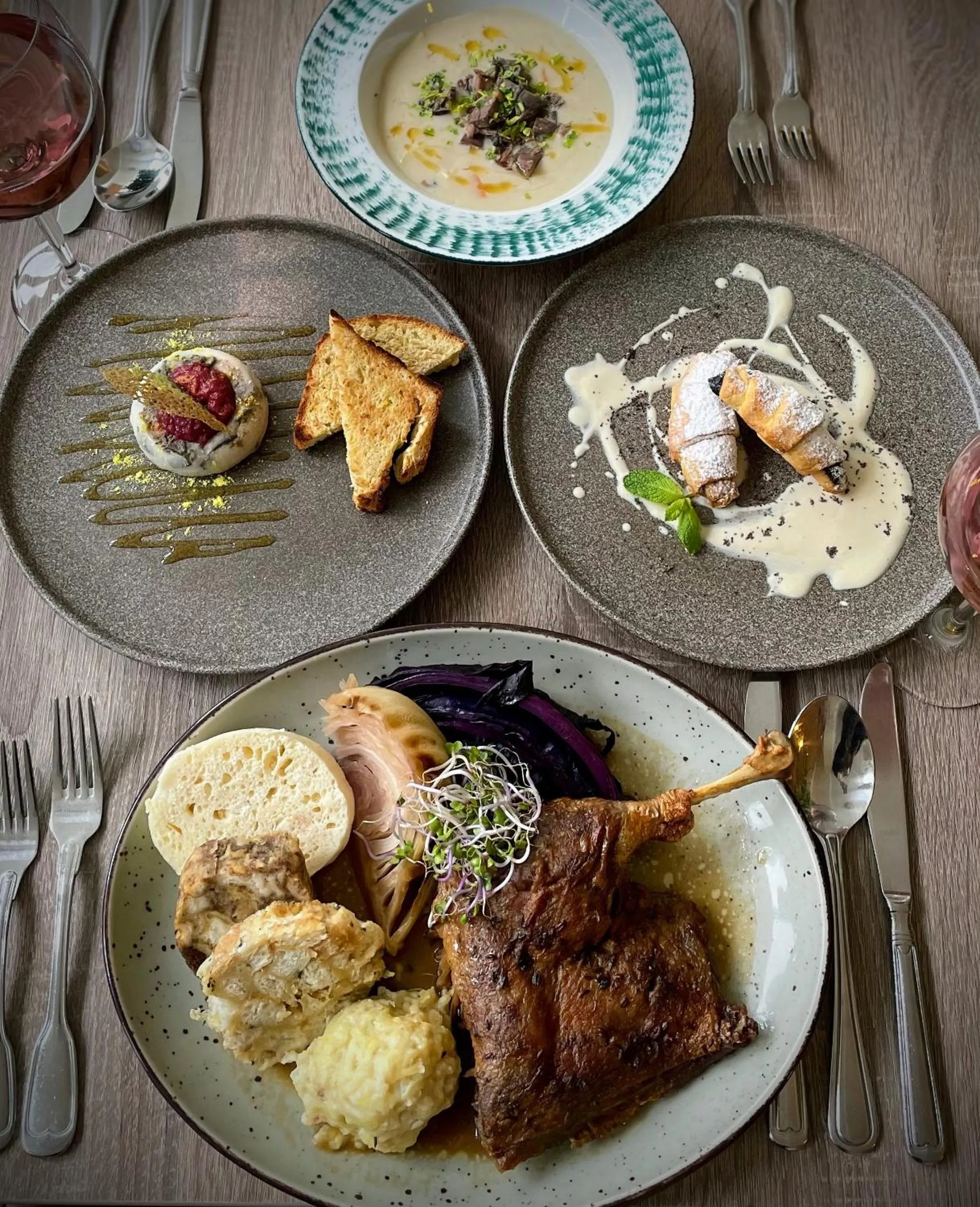 Restaurant/places to eat in Lázeňský hotel Pyramida