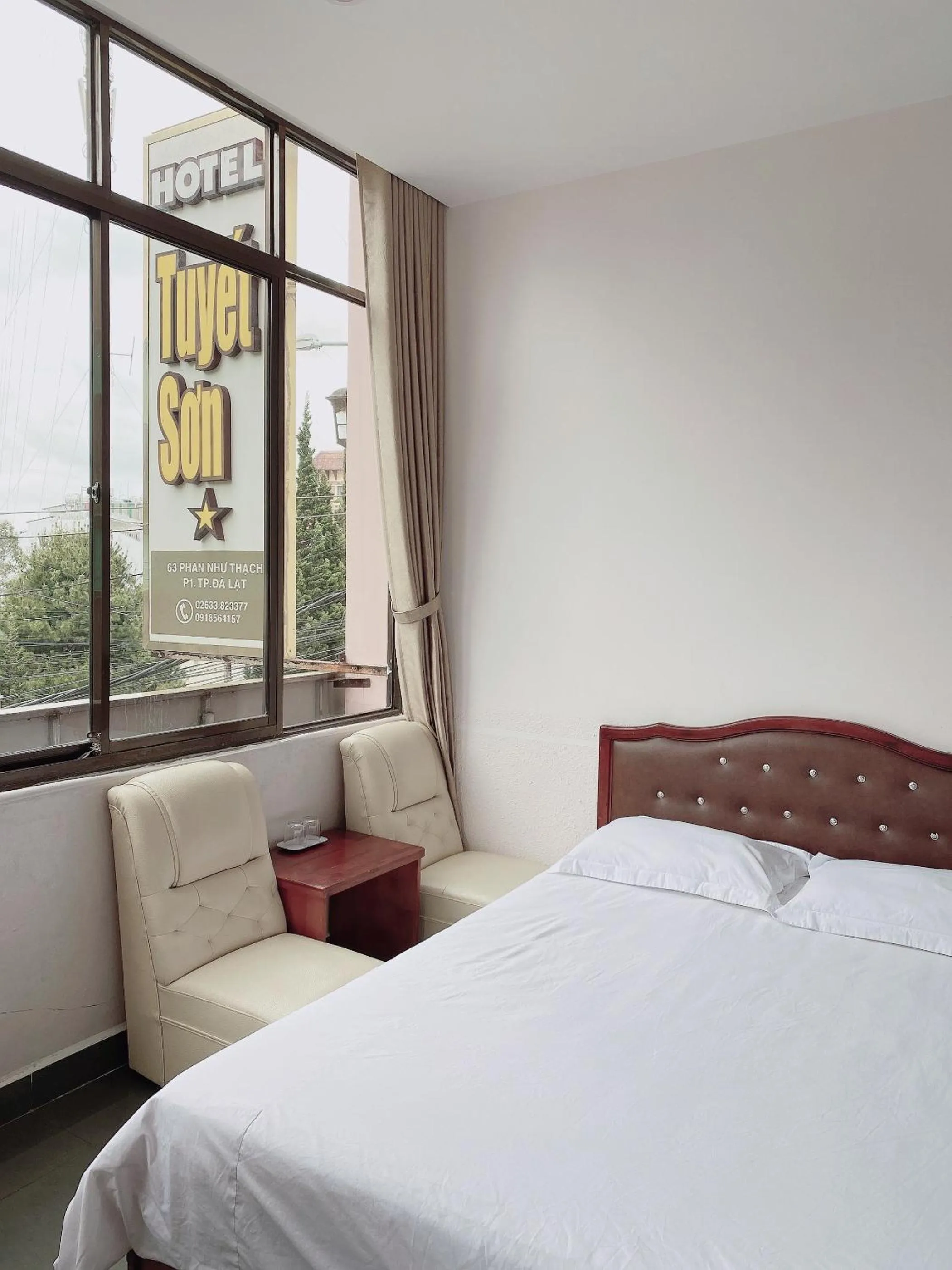 Bed in Tuyet Son Hotel