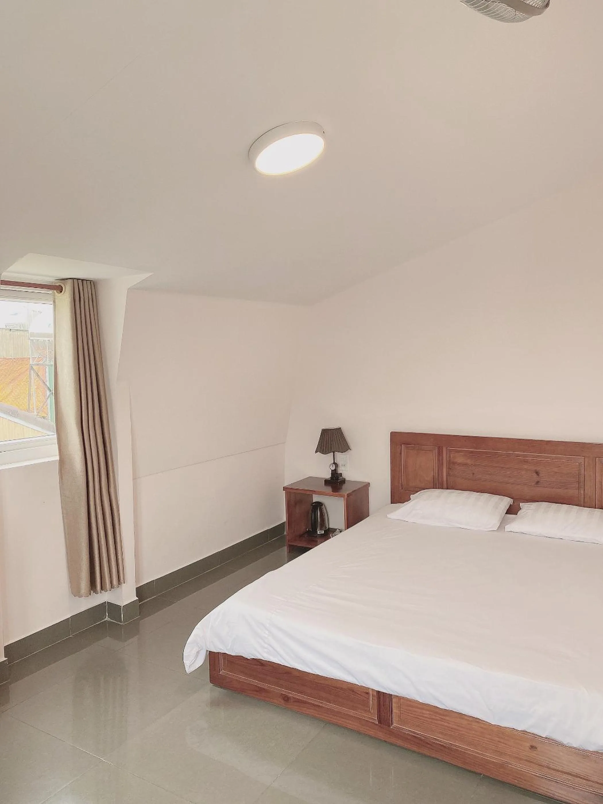 Bed in Tuyet Son Hotel