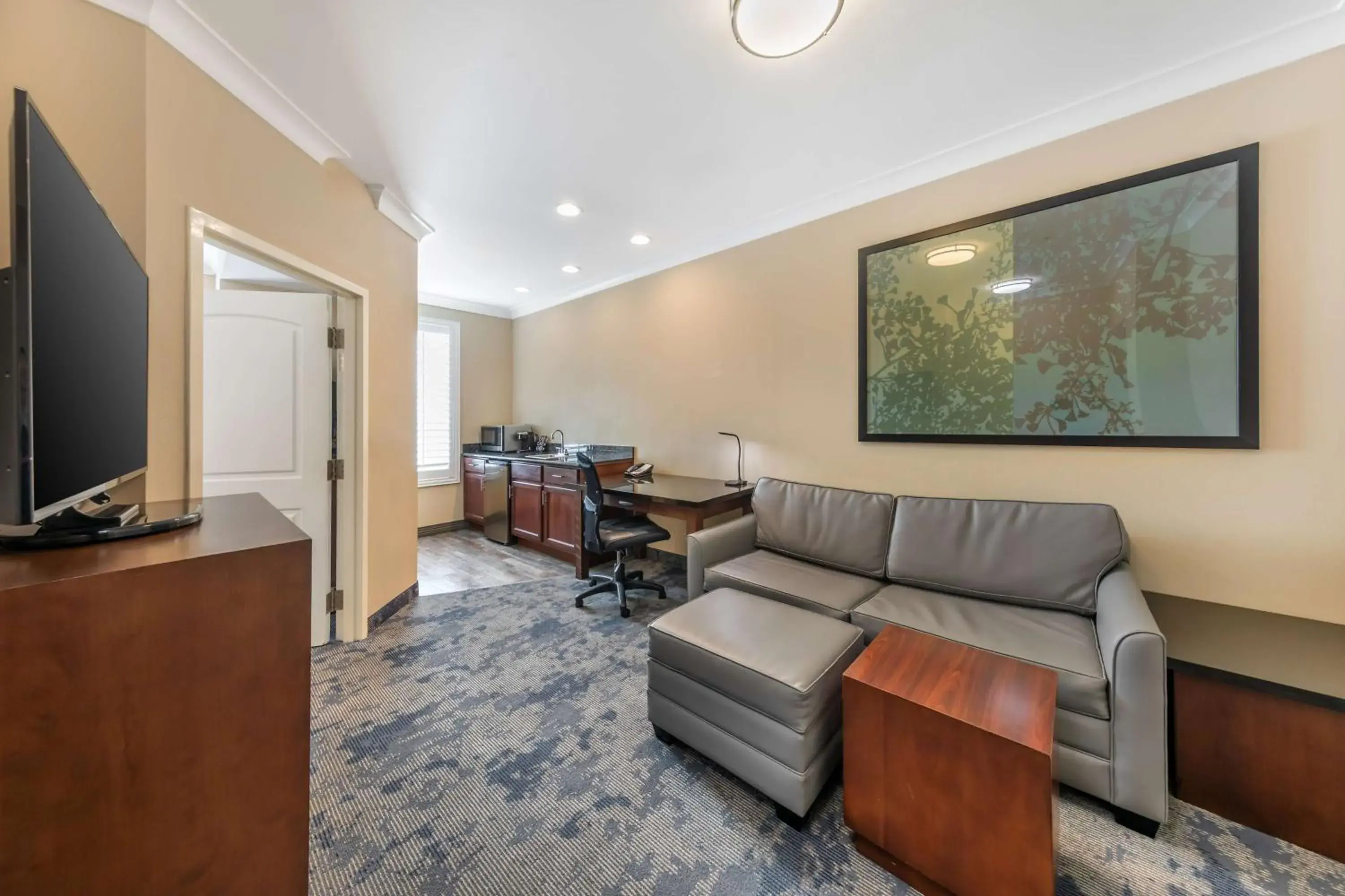 Photo of the whole room in Best Western PLUS Avita Suites Photo of the whole room in Best Western PLUS Avita Suites