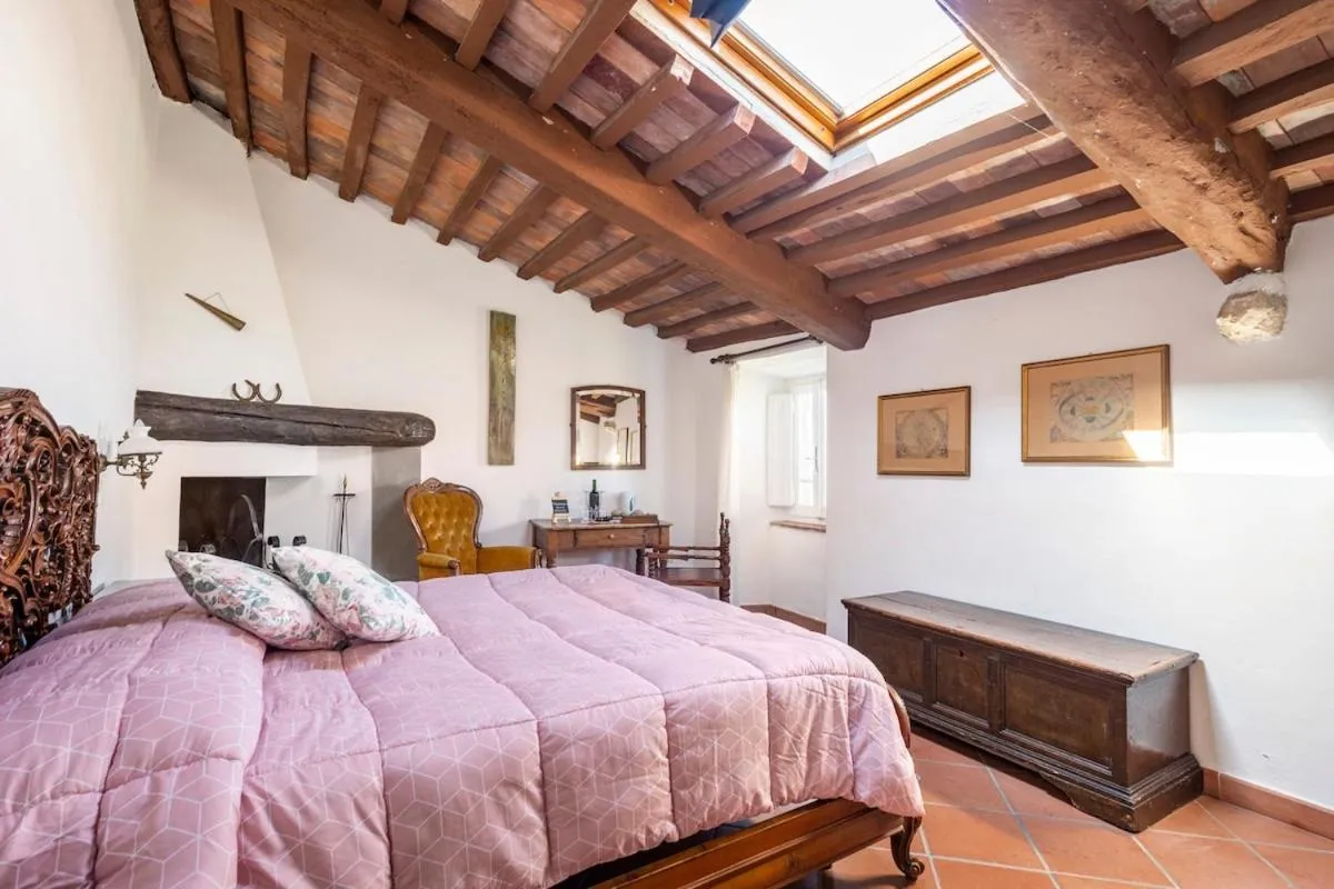 Photo of the whole room, Bed in Dulcis in Borgo