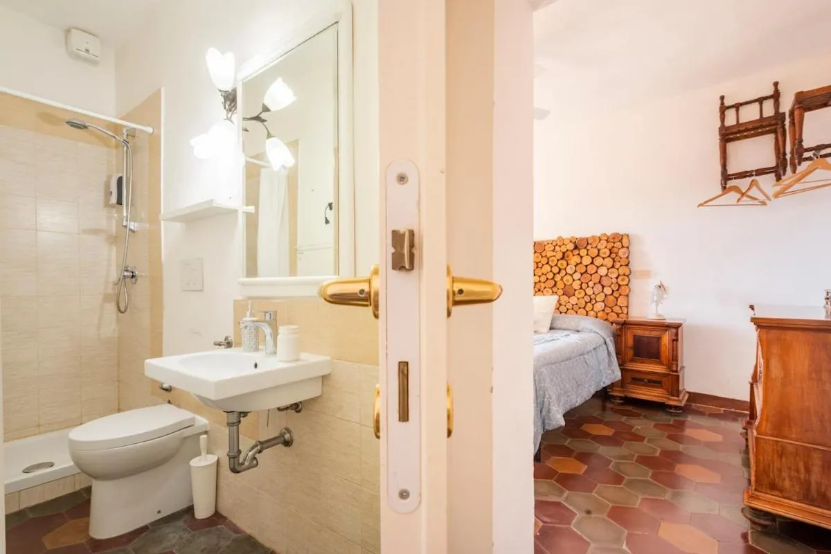 Bathroom, Bed in Dulcis in Borgo