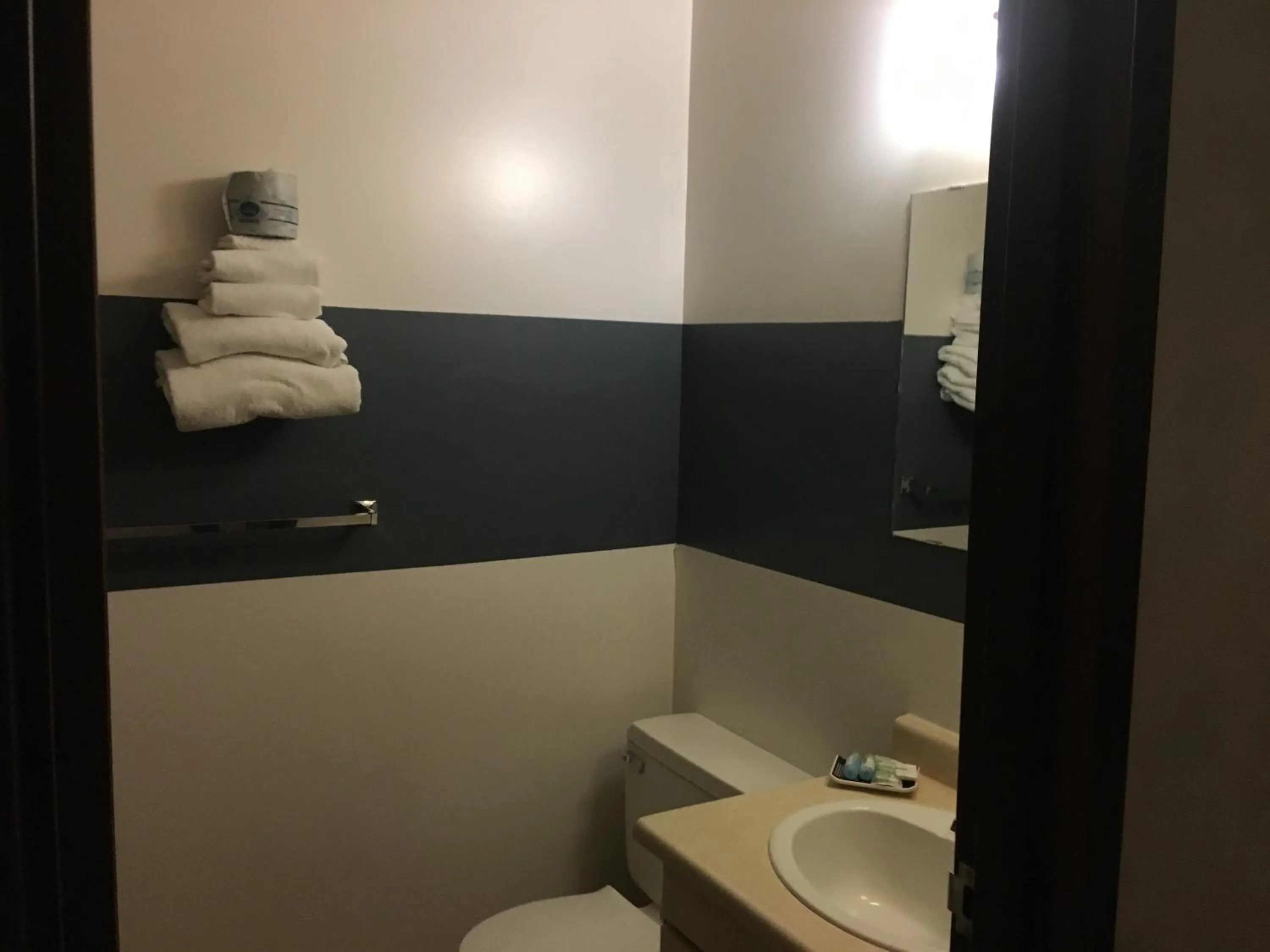 Food and drinks in The Cosmopolitan Hotel