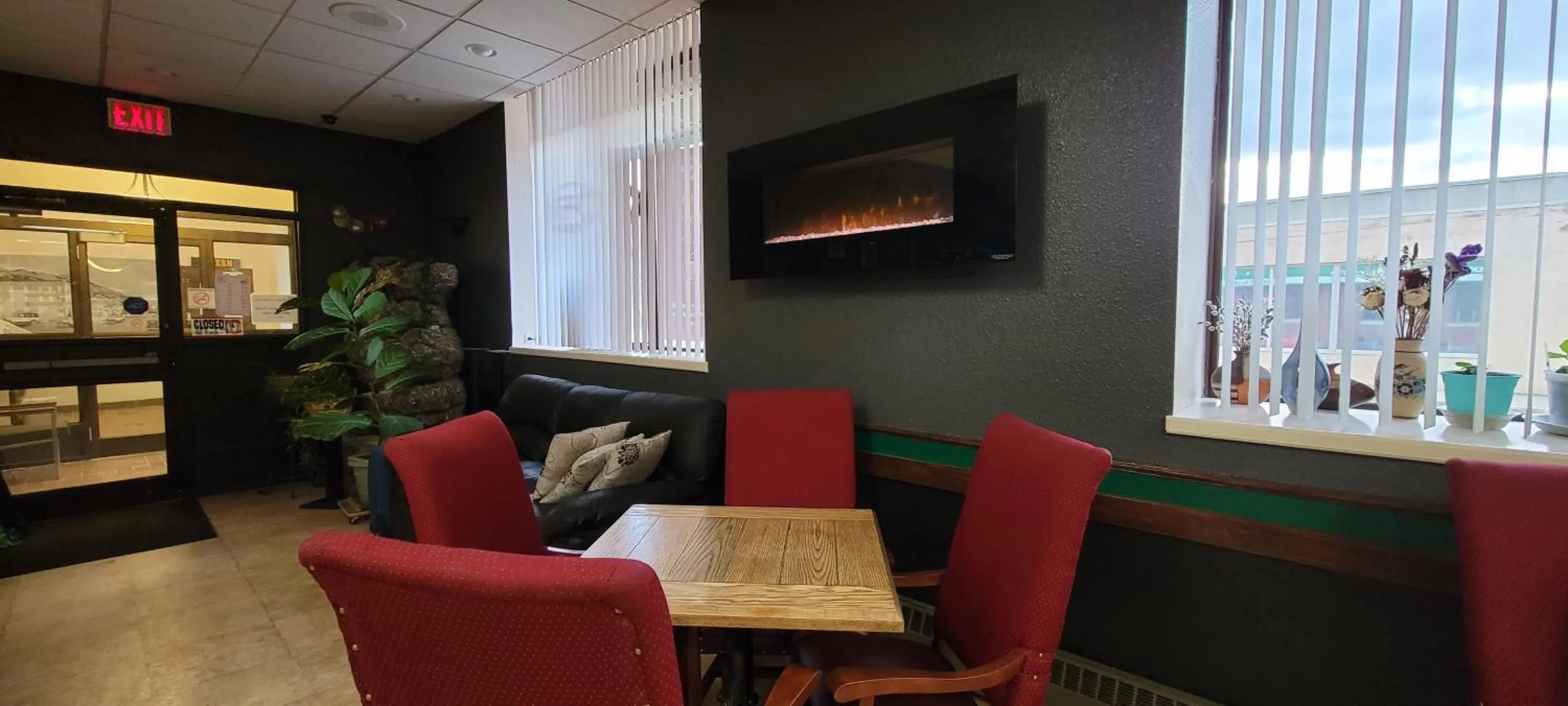 Restaurant/places to eat in The Cosmopolitan Hotel