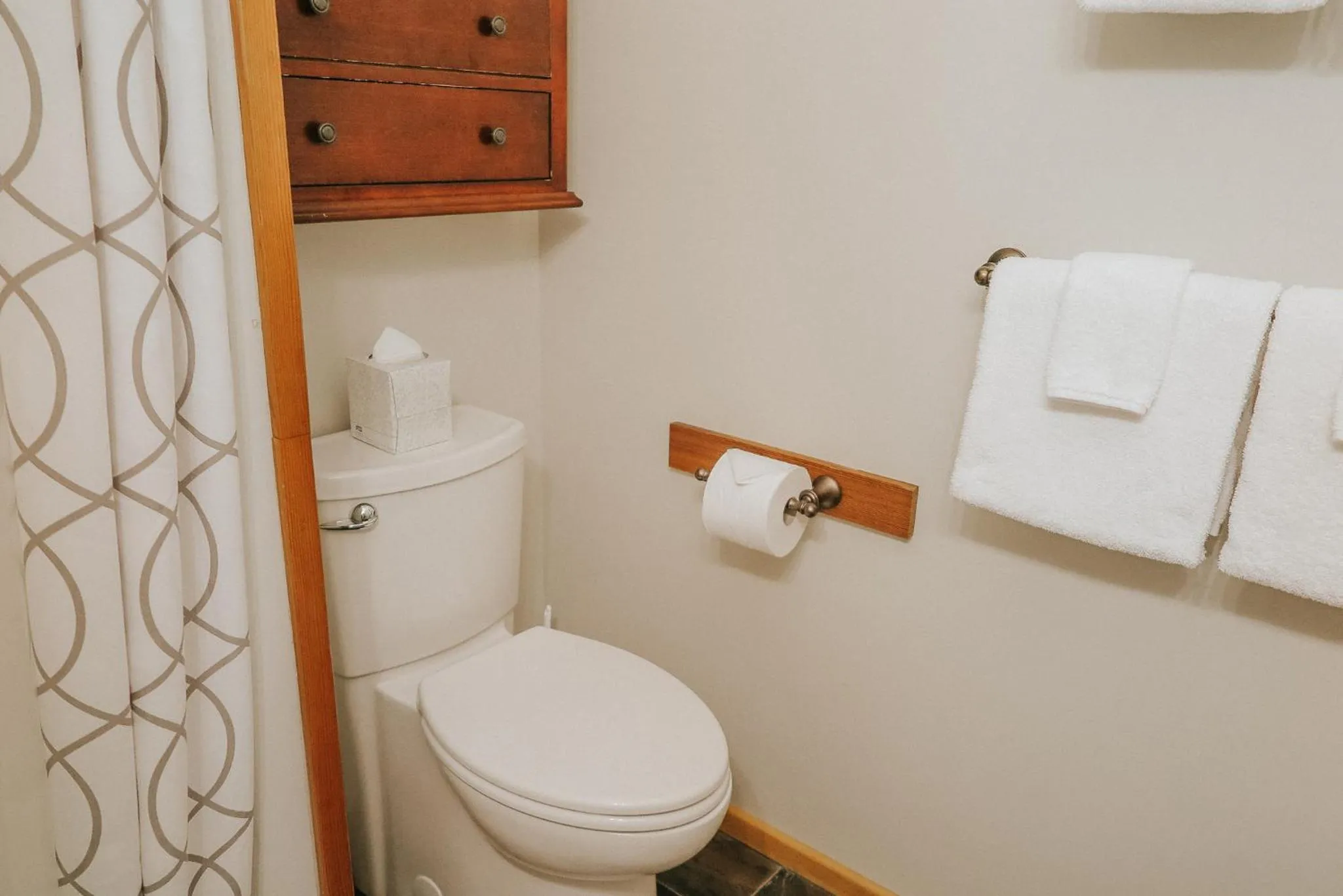 Bathroom in Cobble Wood and Bird Sanctuary Guest Houses