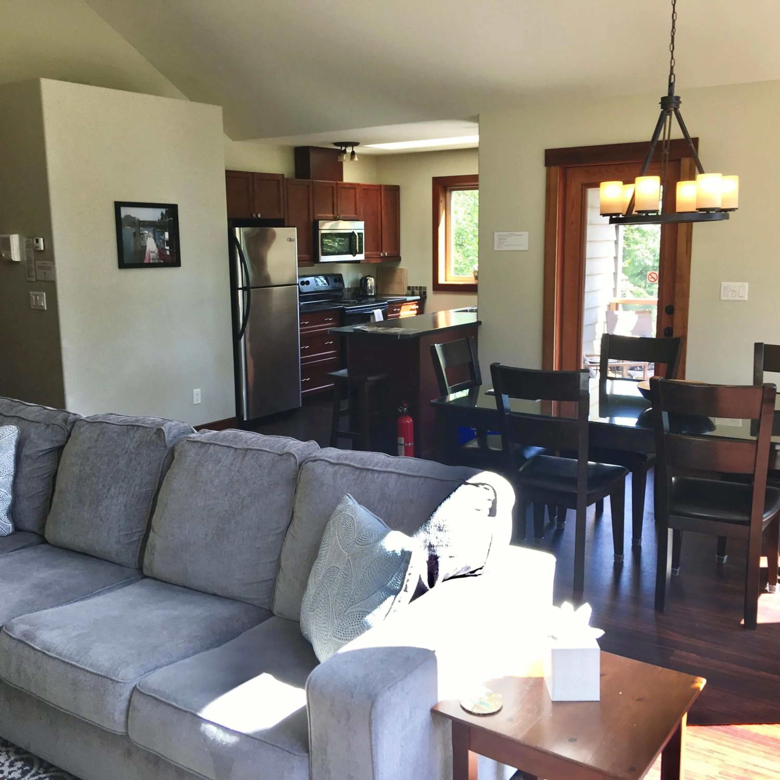 Dining area in Cobble Wood and Bird Sanctuary Guest Houses