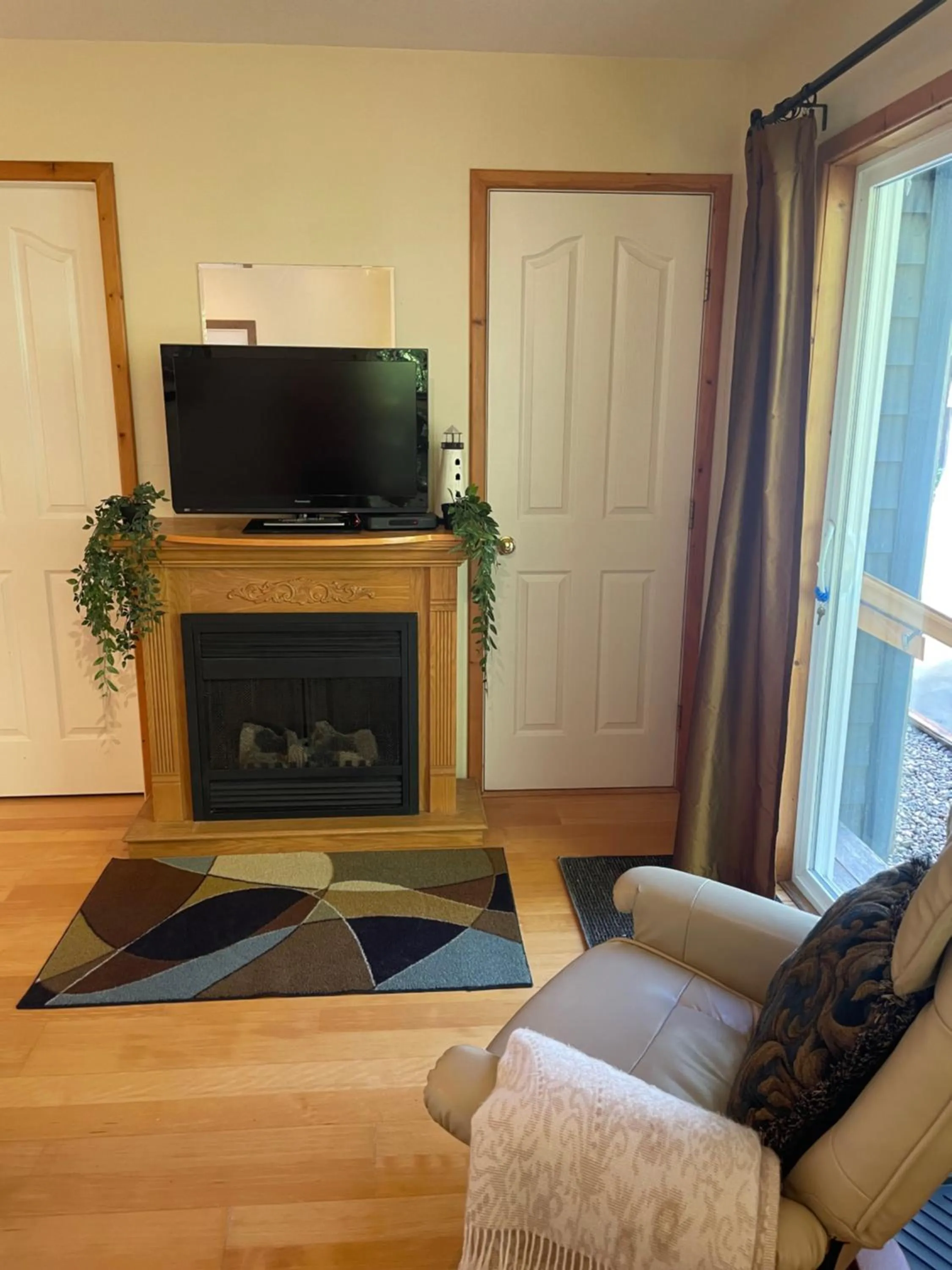 TV and multimedia in Cobble Wood and Bird Sanctuary Guest Houses