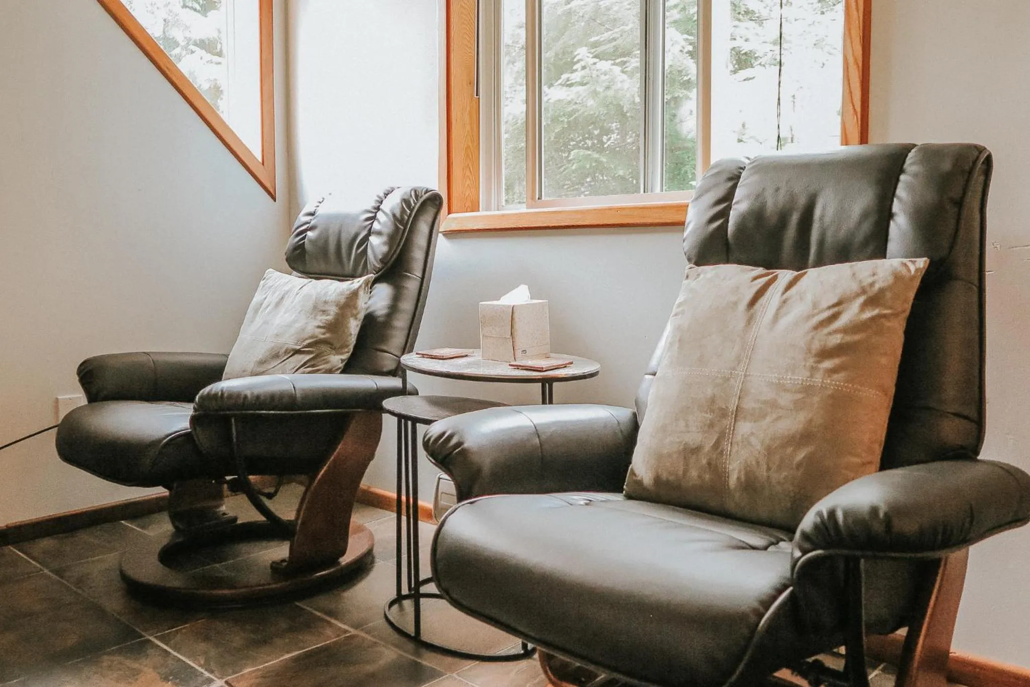 Seating area in Cobble Wood and Bird Sanctuary Guest Houses