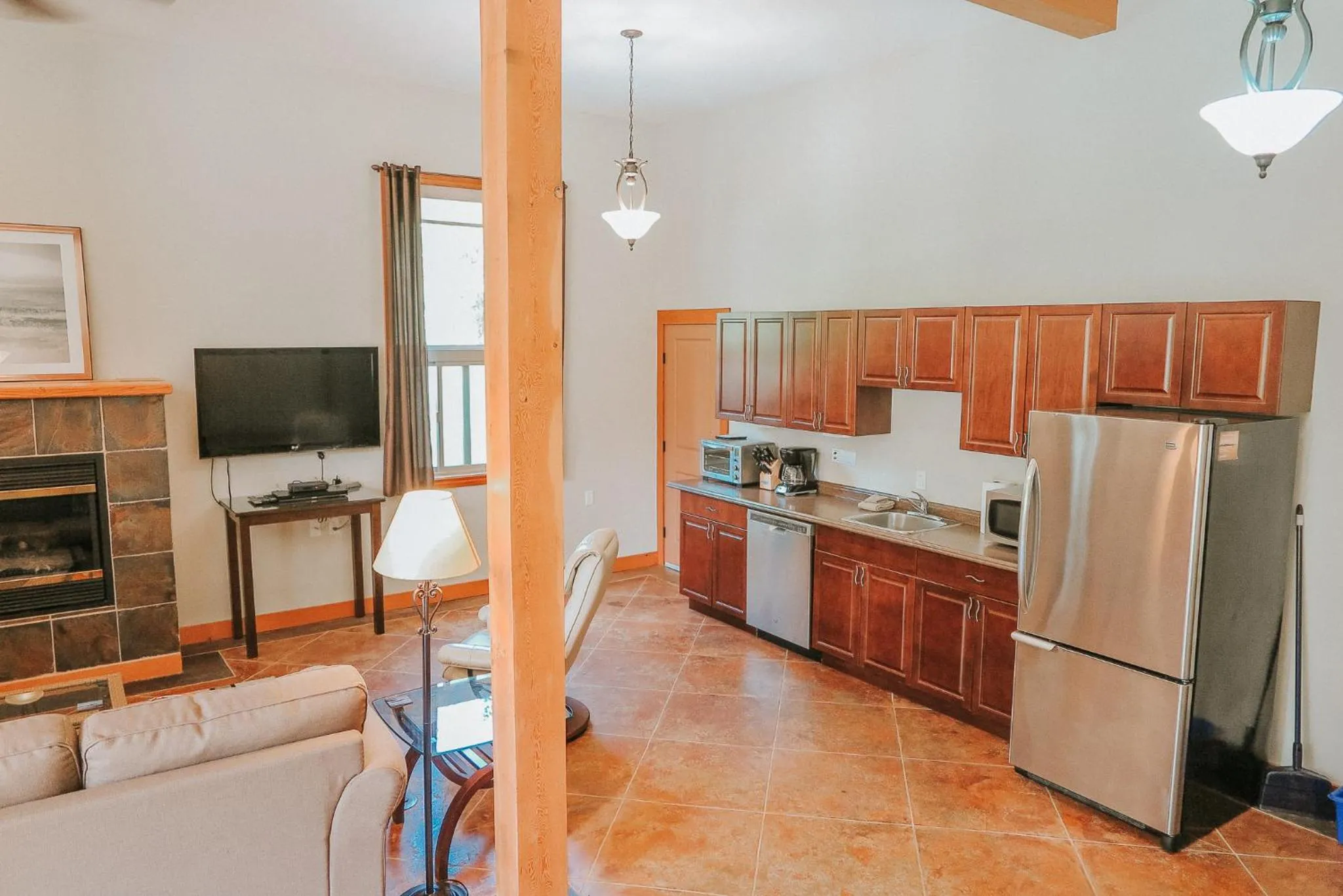 Kitchen or kitchenette in Cobble Wood and Bird Sanctuary Guest Houses