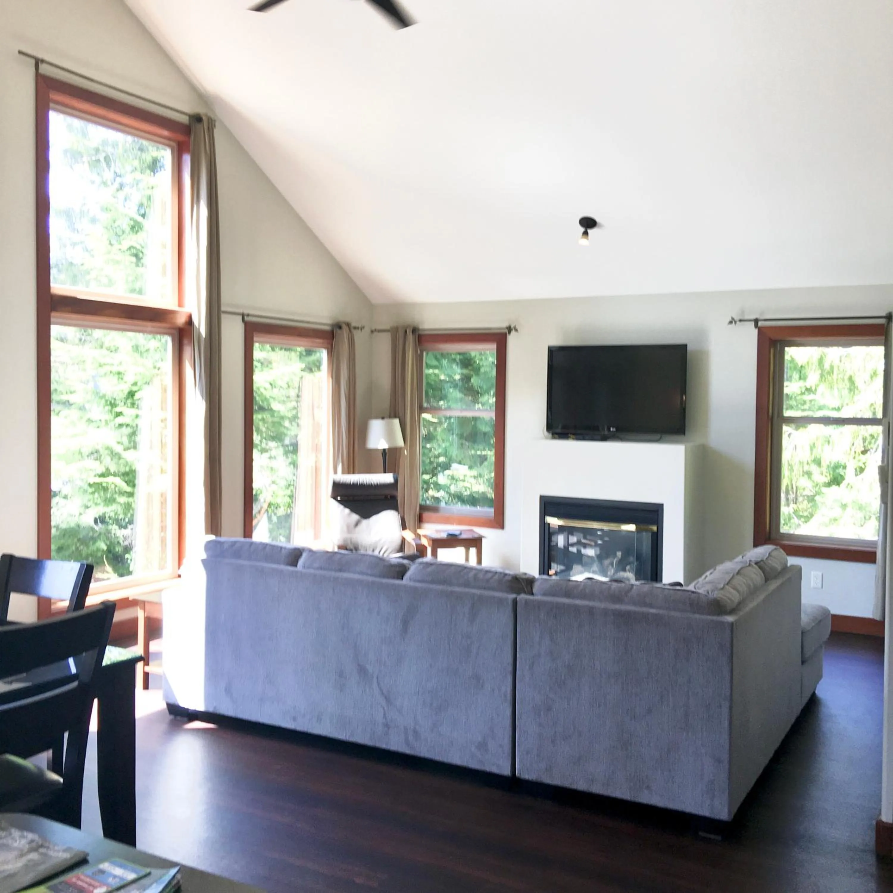 Living room in Cobble Wood and Bird Sanctuary Guest Houses