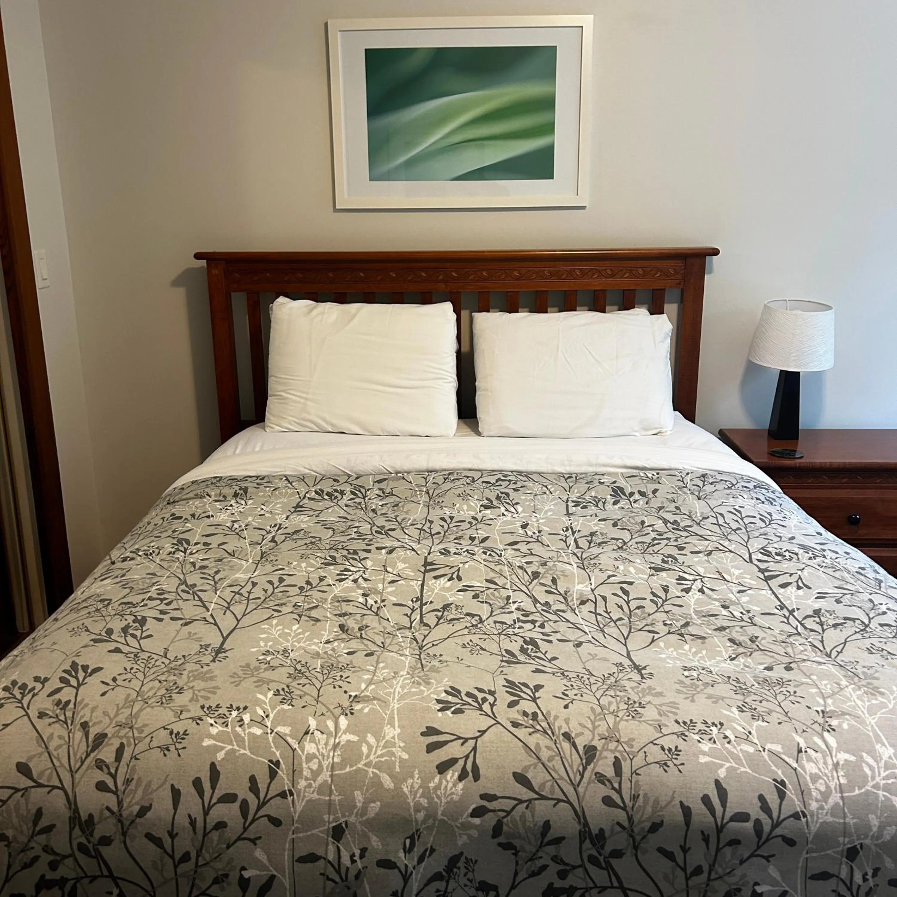 Bedroom, Bed in Cobble Wood and Bird Sanctuary Guest Houses