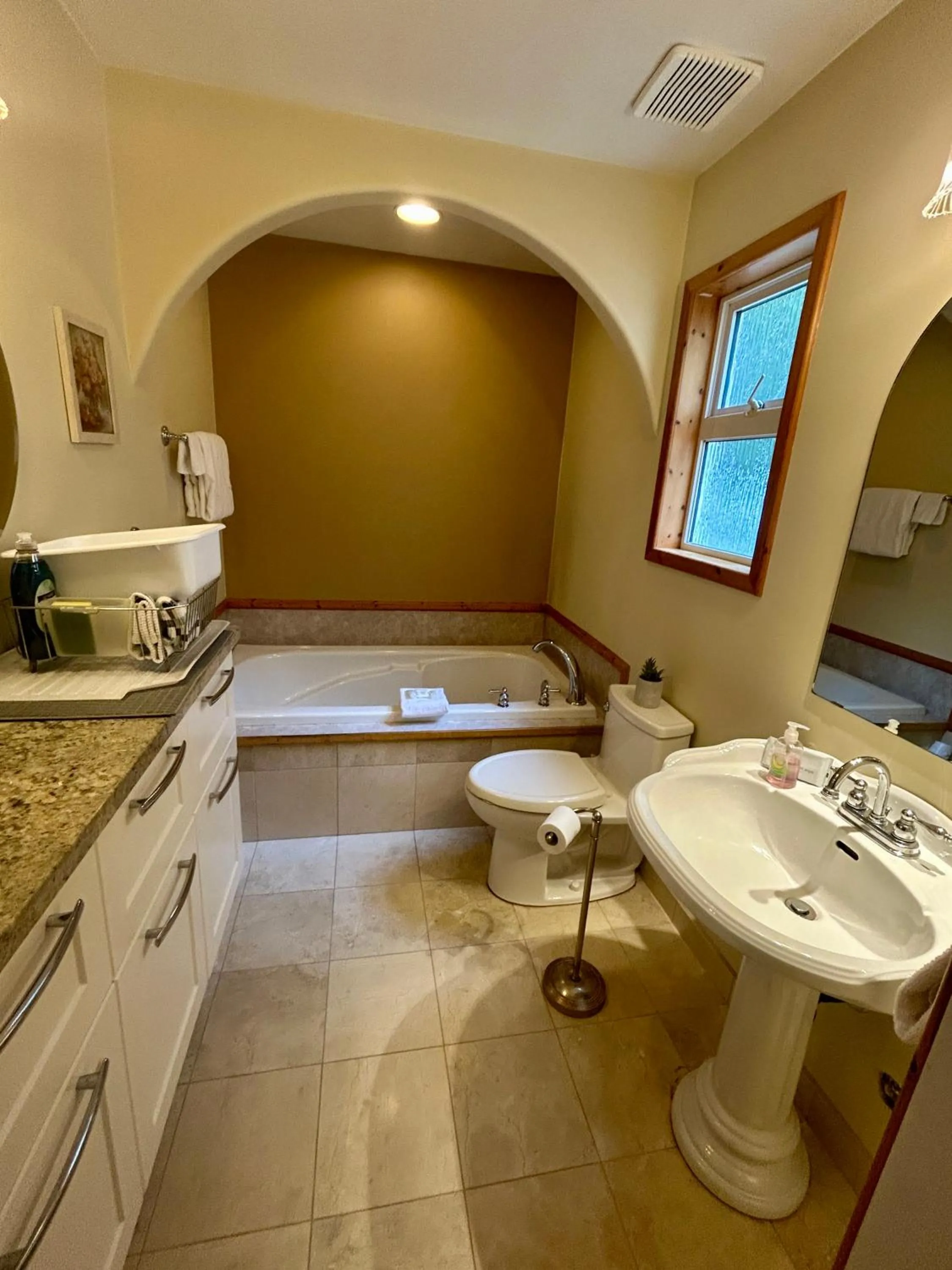 Bathroom in Cobble Wood and Bird Sanctuary Guest Houses