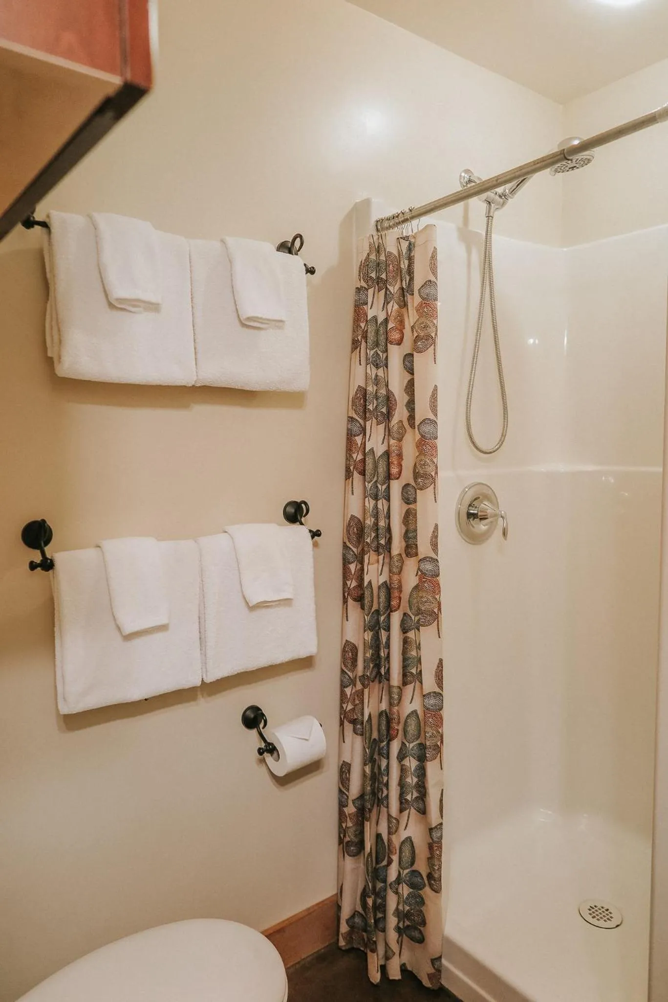 Bathroom in Cobble Wood and Bird Sanctuary Guest Houses