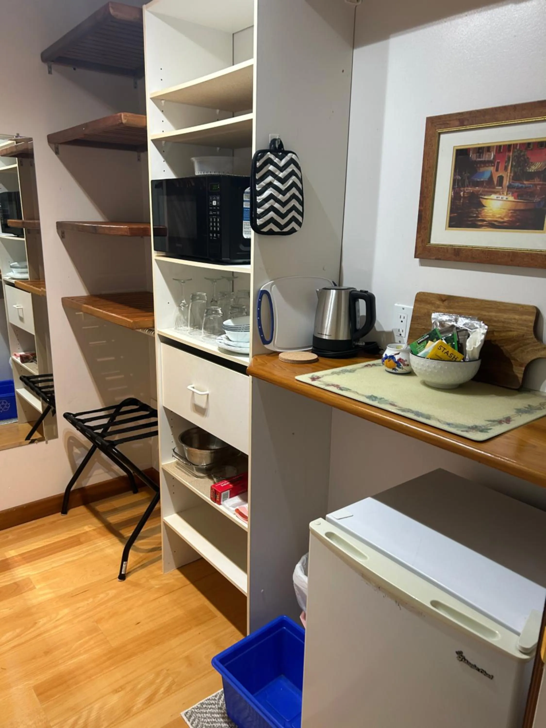 Kitchen or kitchenette in Cobble Wood and Bird Sanctuary Guest Houses