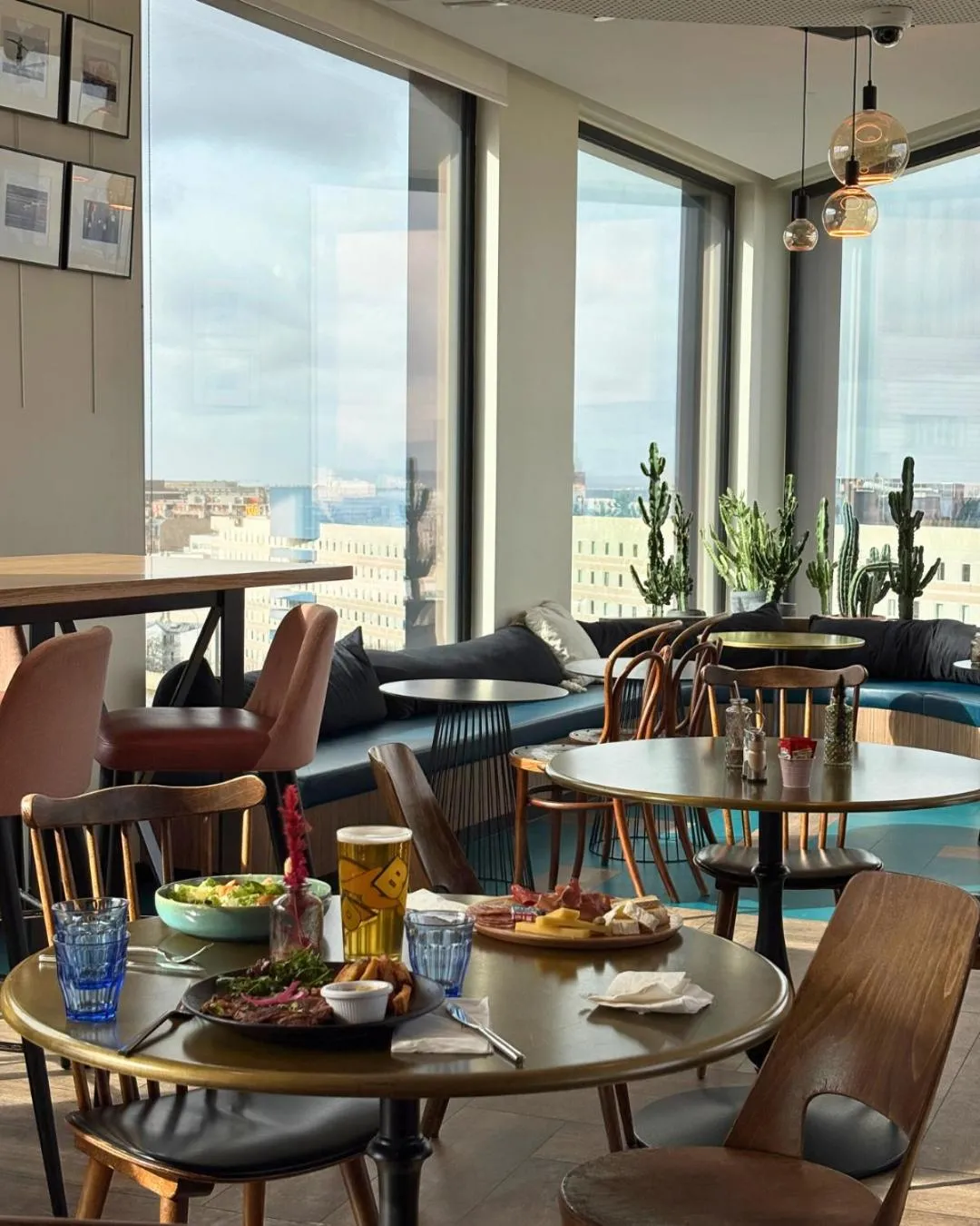 Breakfast in The Originals Boutique, Hôtel Maison Montmartre Paris Les Puces