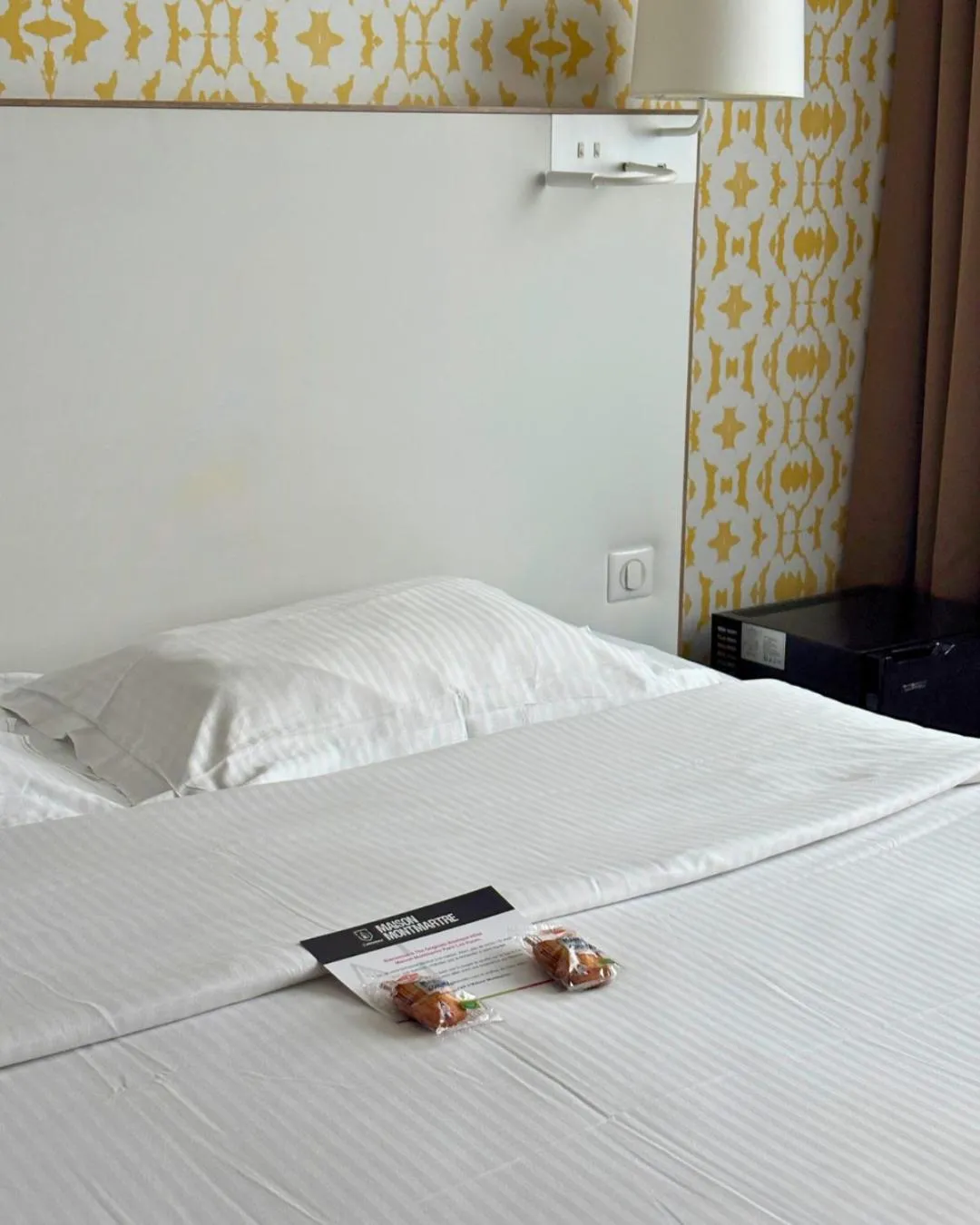 Bed in The Originals Boutique, Hôtel Maison Montmartre Paris Les Puces