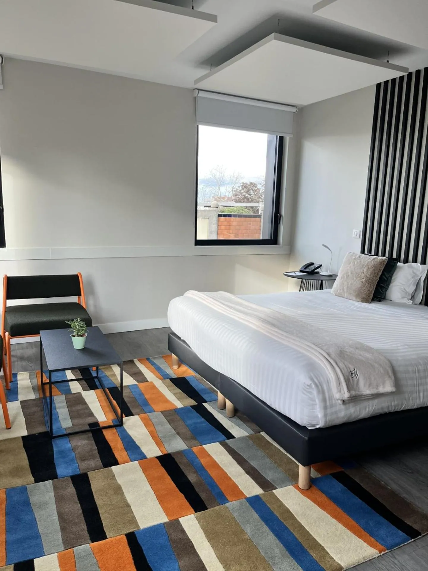 Bed in The Originals Boutique, Hôtel Maison Montmartre Paris Les Puces