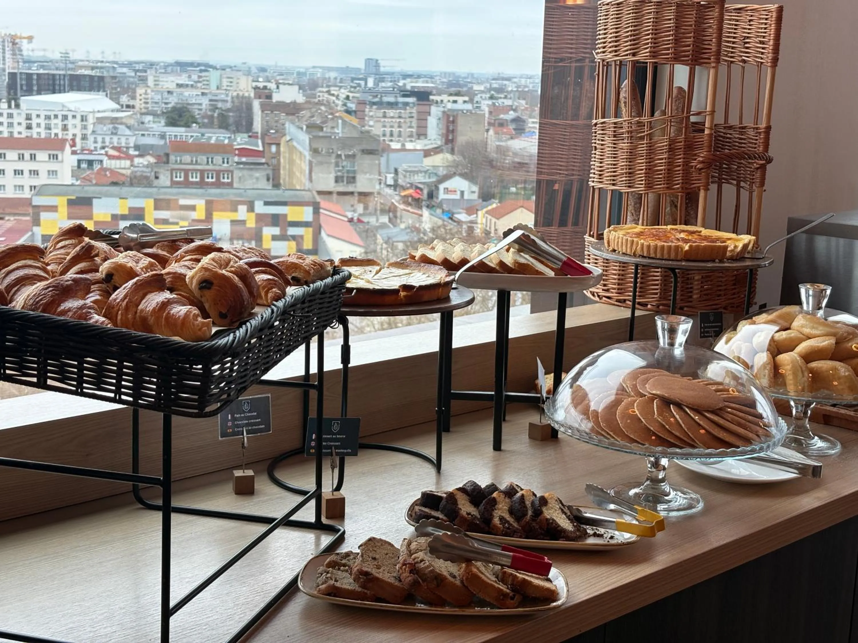 Breakfast in The Originals Boutique, Hôtel Maison Montmartre Paris Les Puces