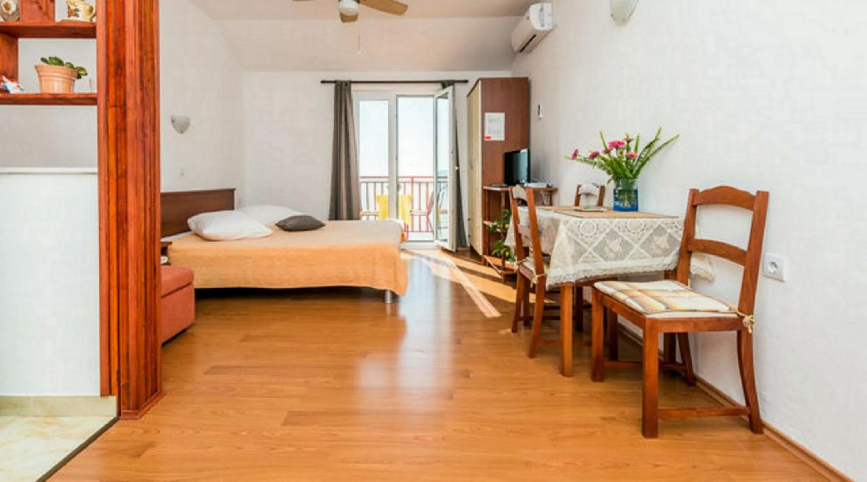 Dining area, Bed in Guest House Fontana