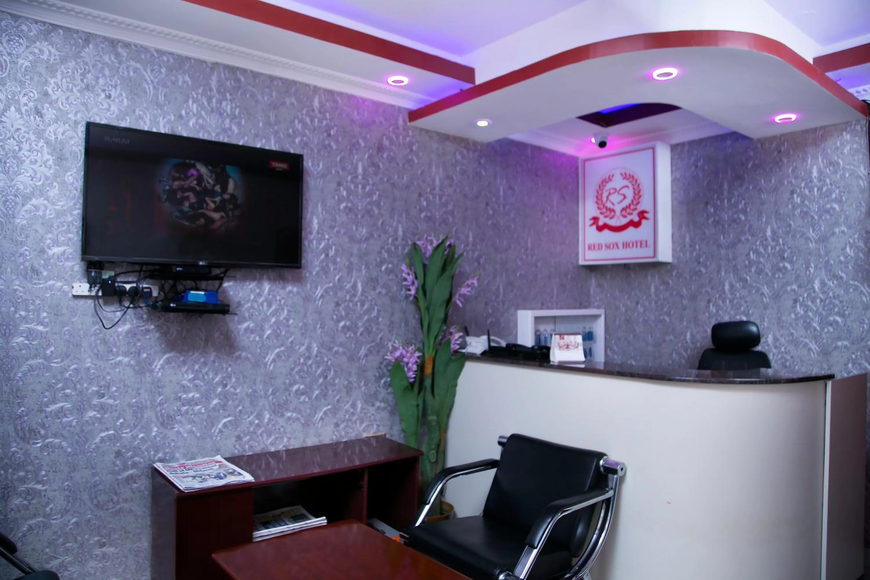 TV and multimedia in Red Sox Hotel Ltd