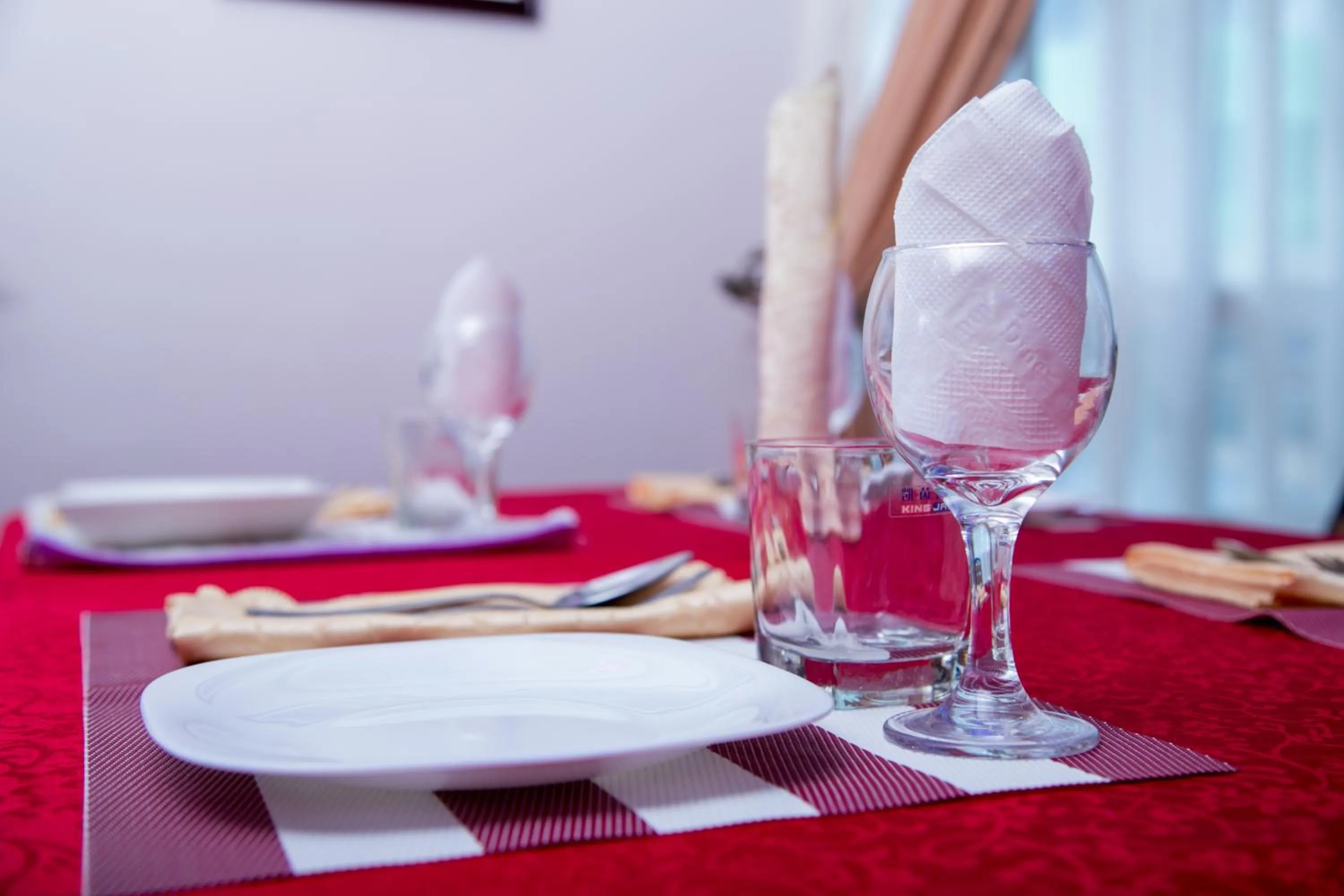 Restaurant/places to eat in Red Sox Hotel Ltd