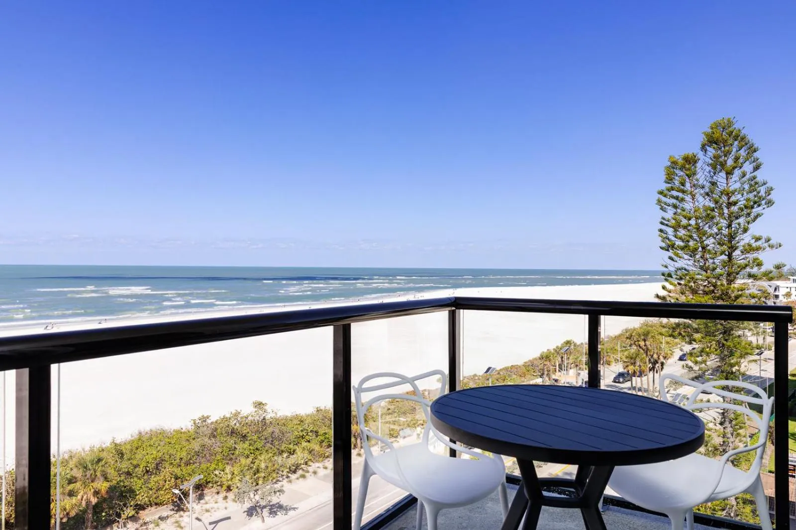 Cirque St Armands Beachside