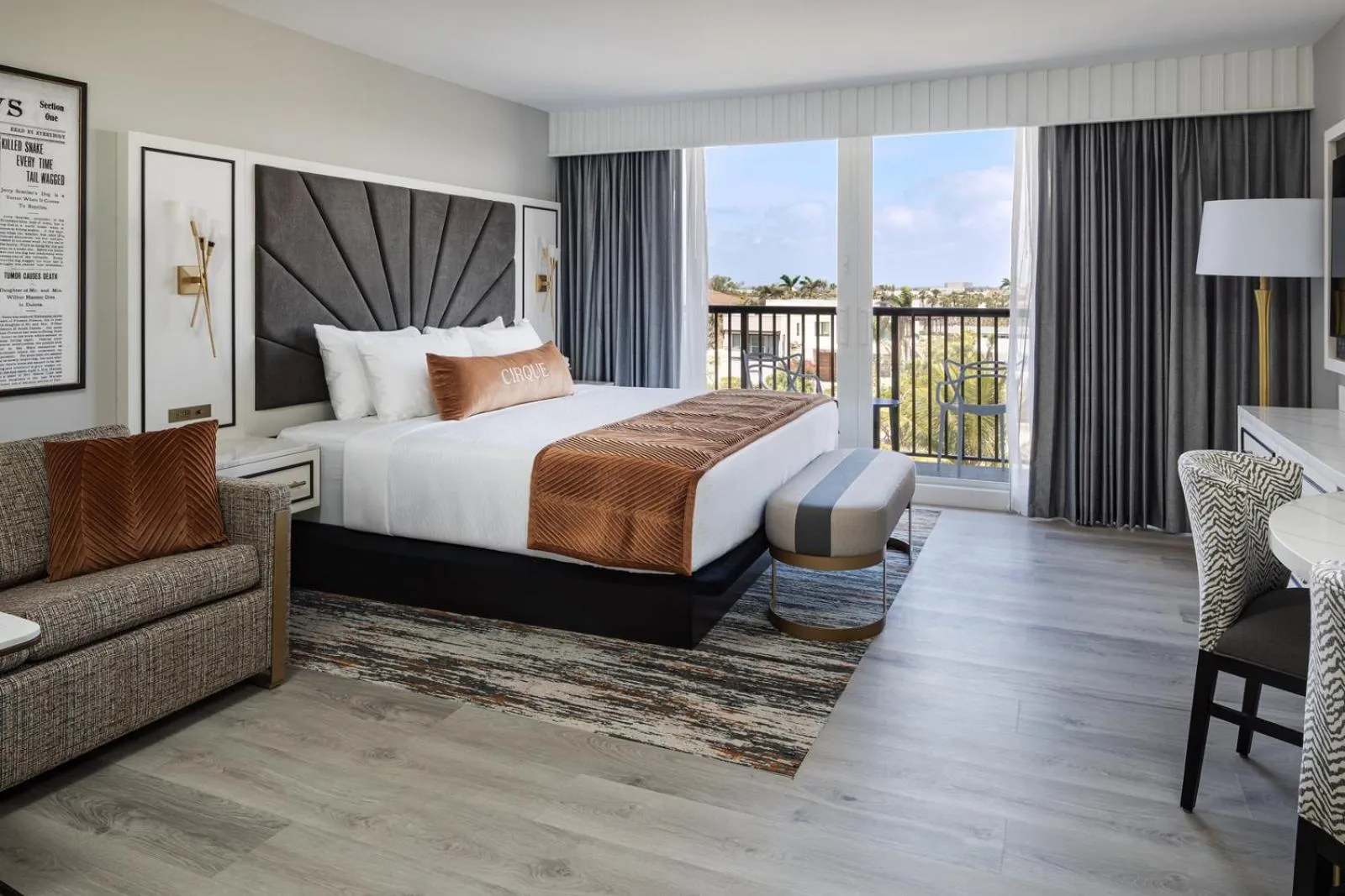 Bed in Cirque St Armands Beachside