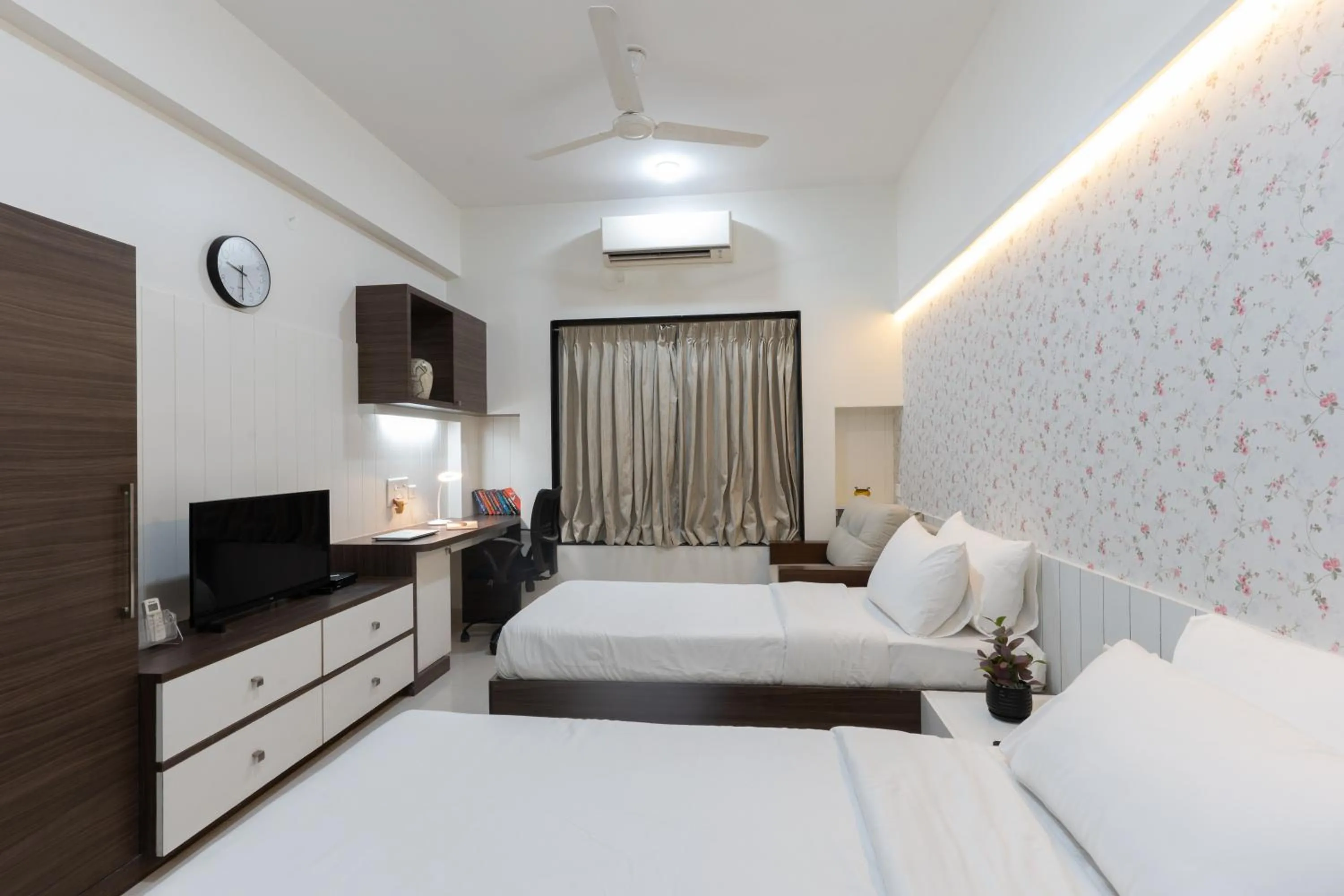 Bed in Bauhinia