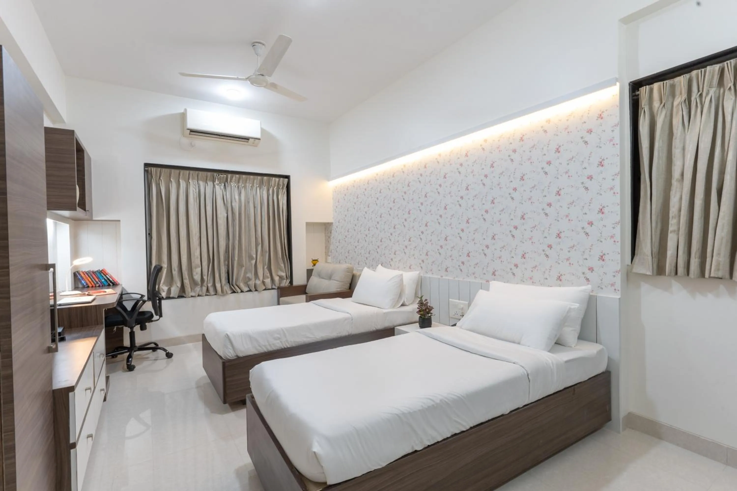 Bed in Bauhinia