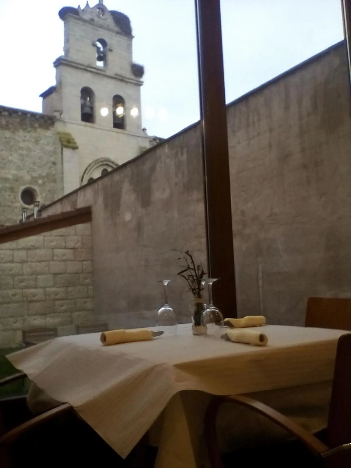 Restaurant/places to eat in Hotel La Huella Del Camino