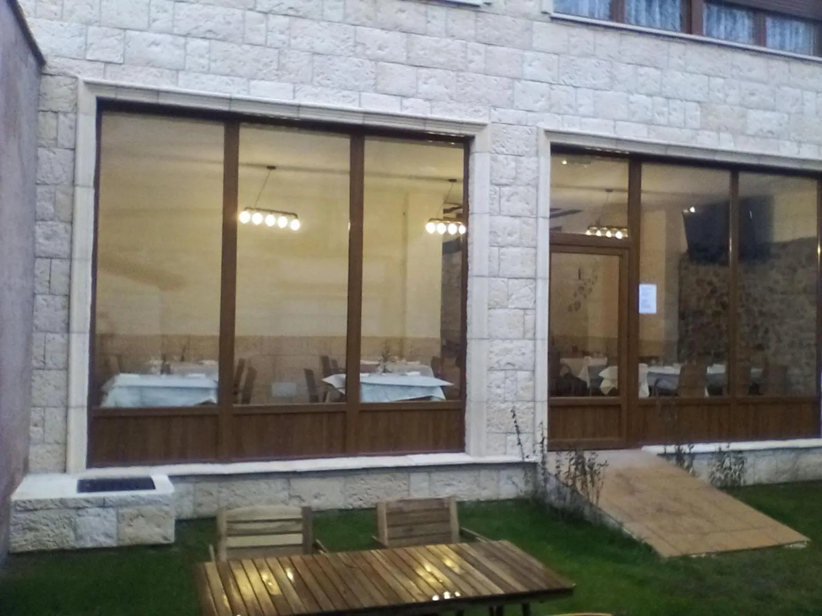 Restaurant/places to eat in Hotel La Huella Del Camino