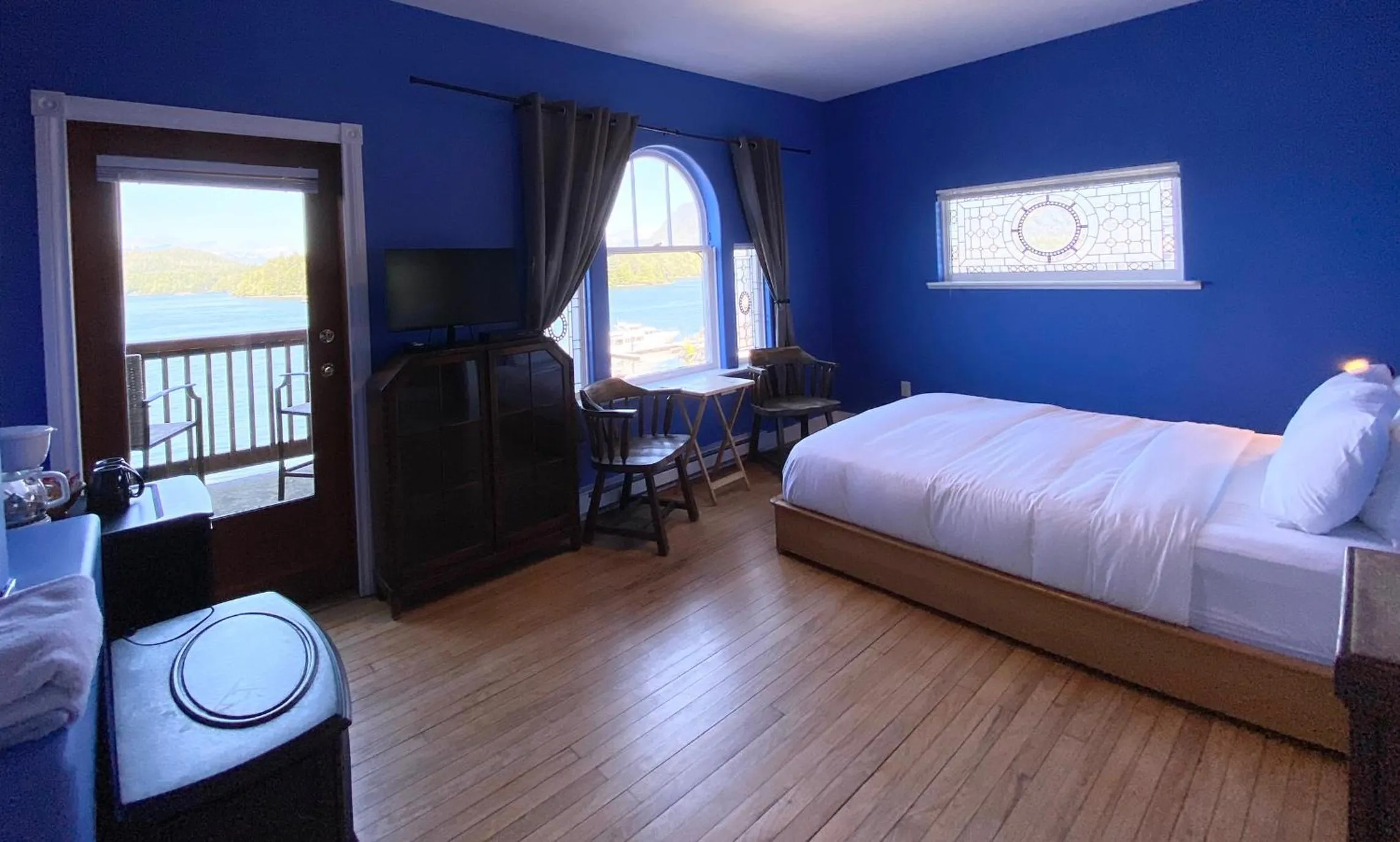 Bed in The Inn at Tough City