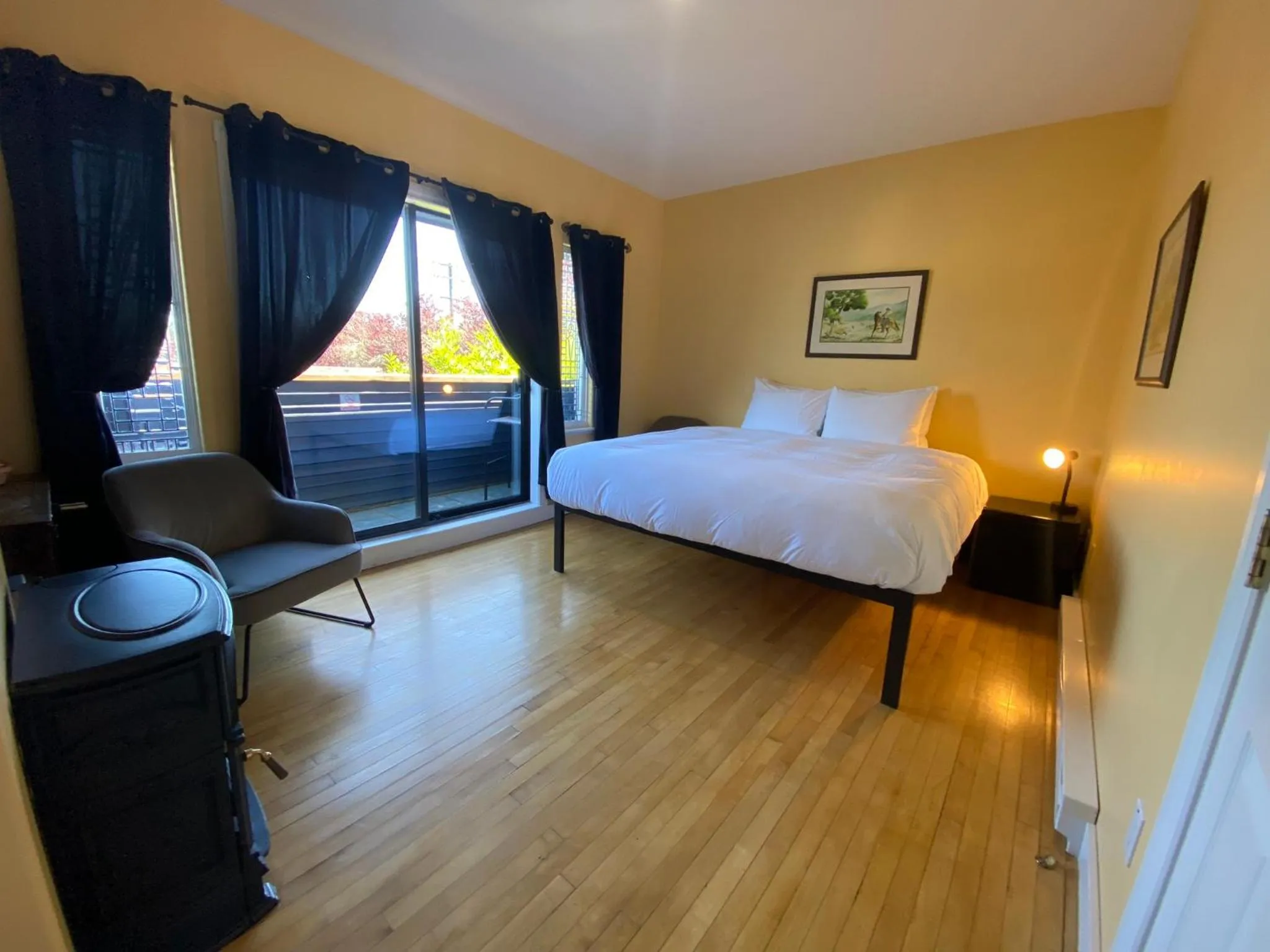 Photo of the whole room, Bed in The Inn at Tough City