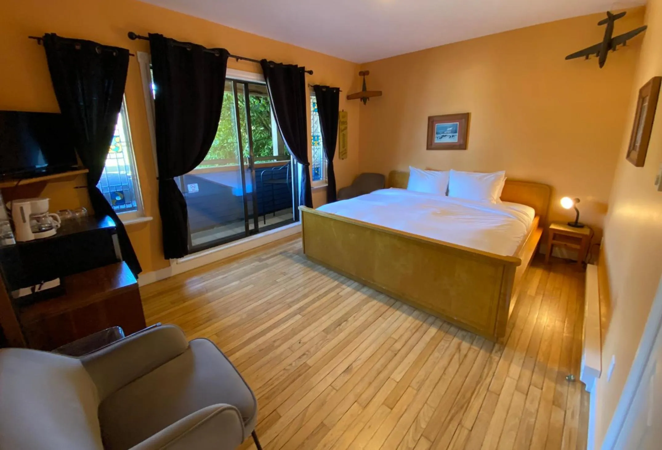 Bed in The Inn at Tough City