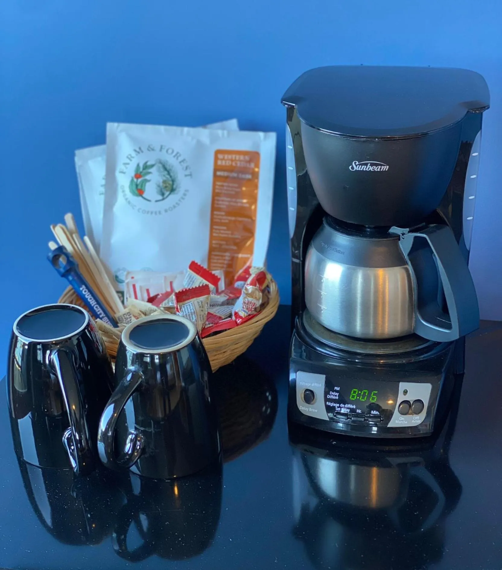 Coffee/tea facilities in The Inn at Tough City