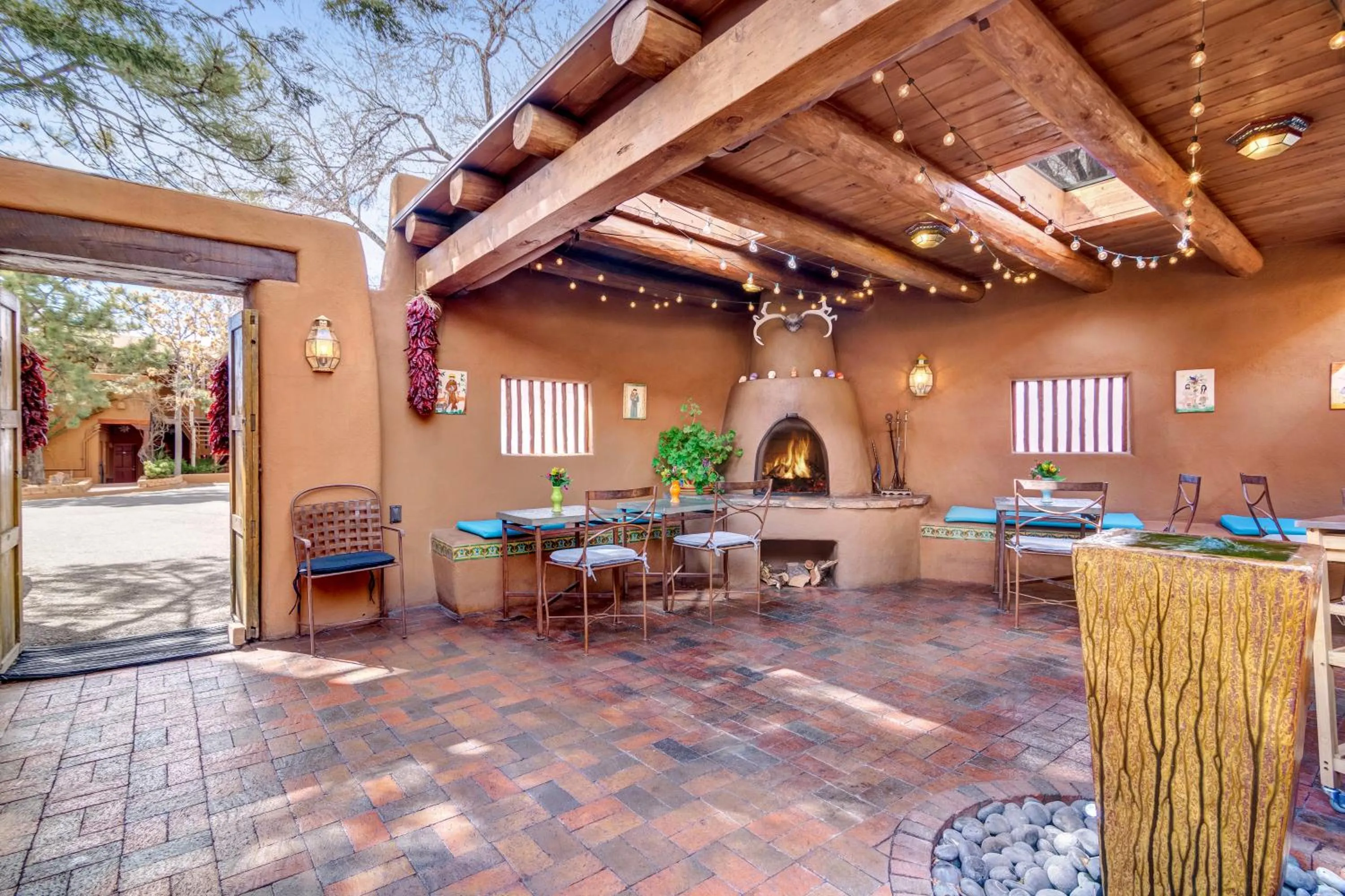 Patio in Santa Fe Motel & Inn