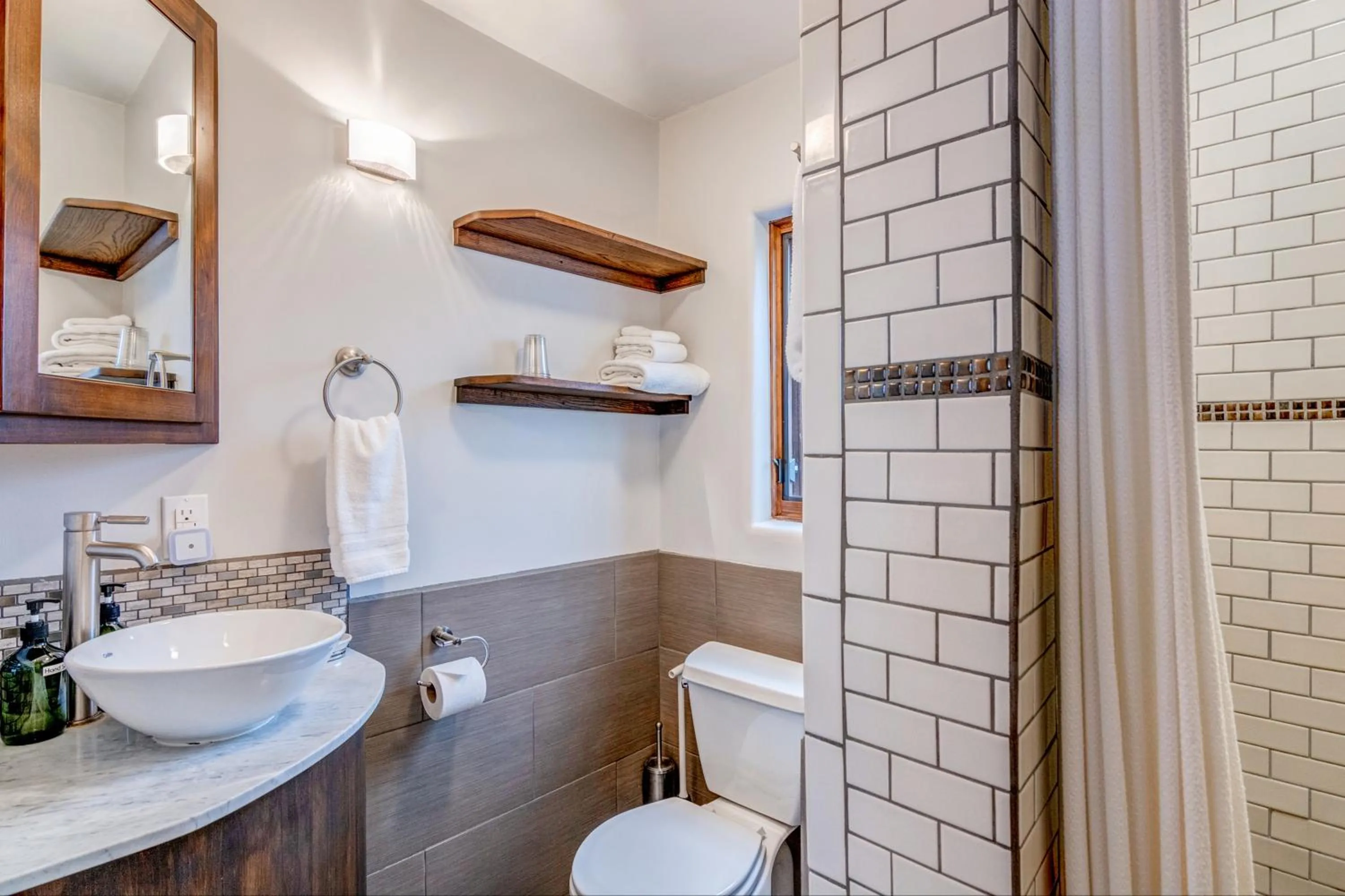 Bathroom in Santa Fe Motel & Inn