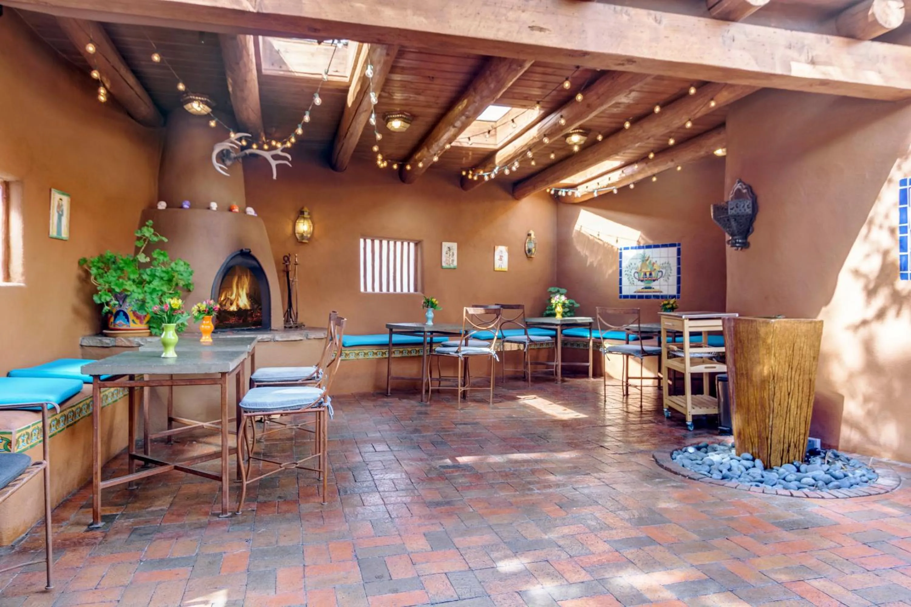 Patio in Santa Fe Motel & Inn