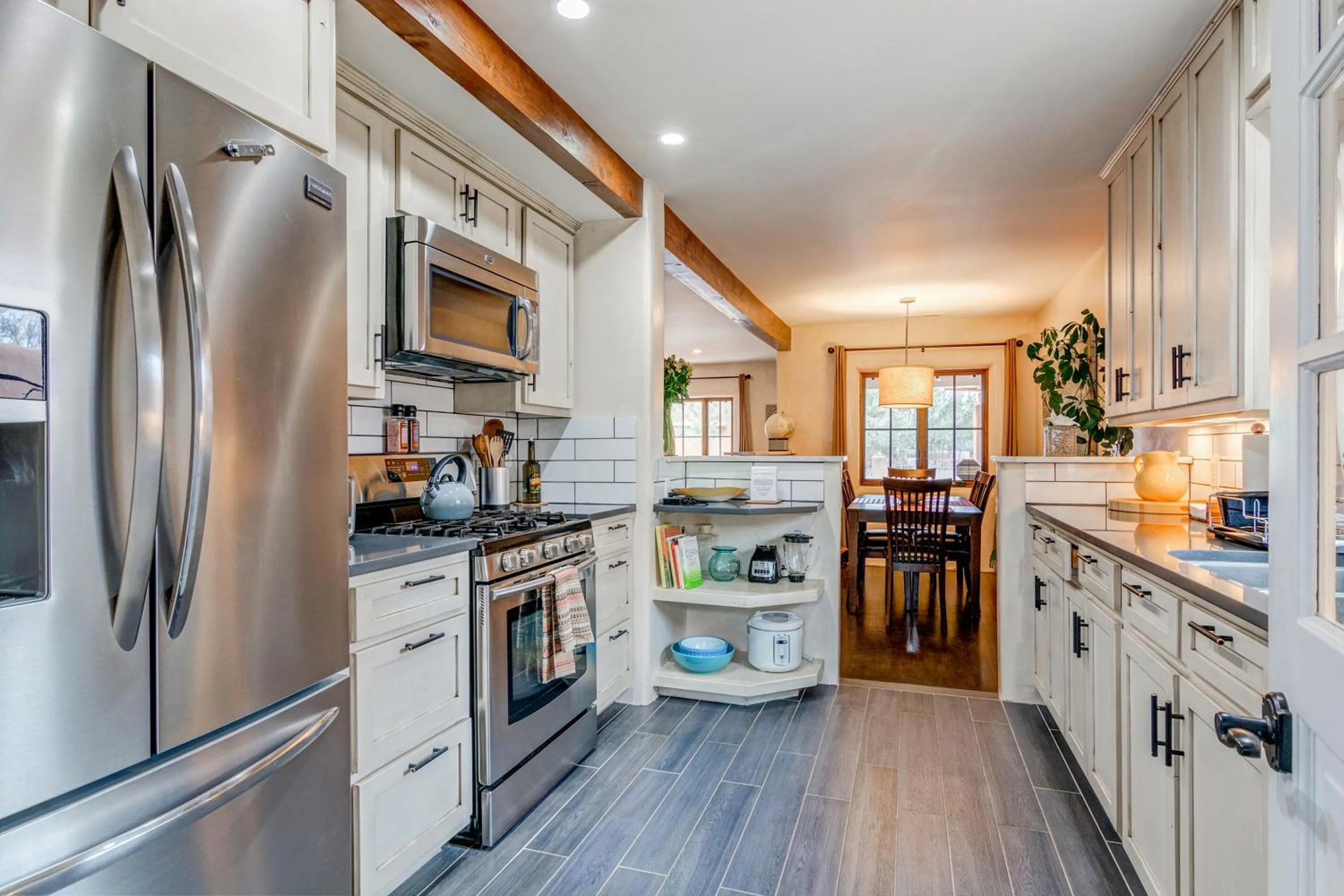 Kitchen or kitchenette in Santa Fe Motel & Inn