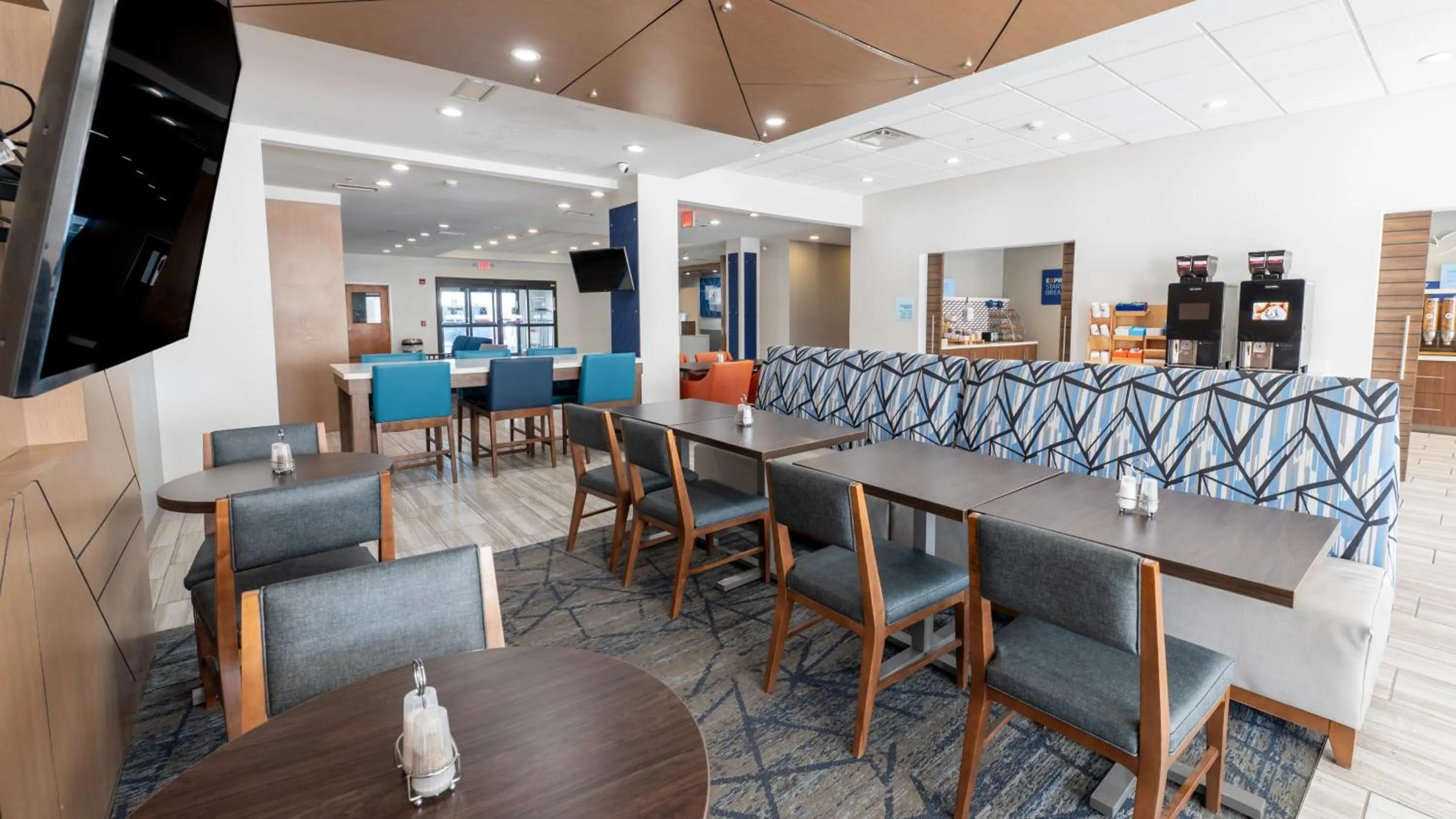 Breakfast in Holiday Inn Express Hotel & Suites Anderson by IHG