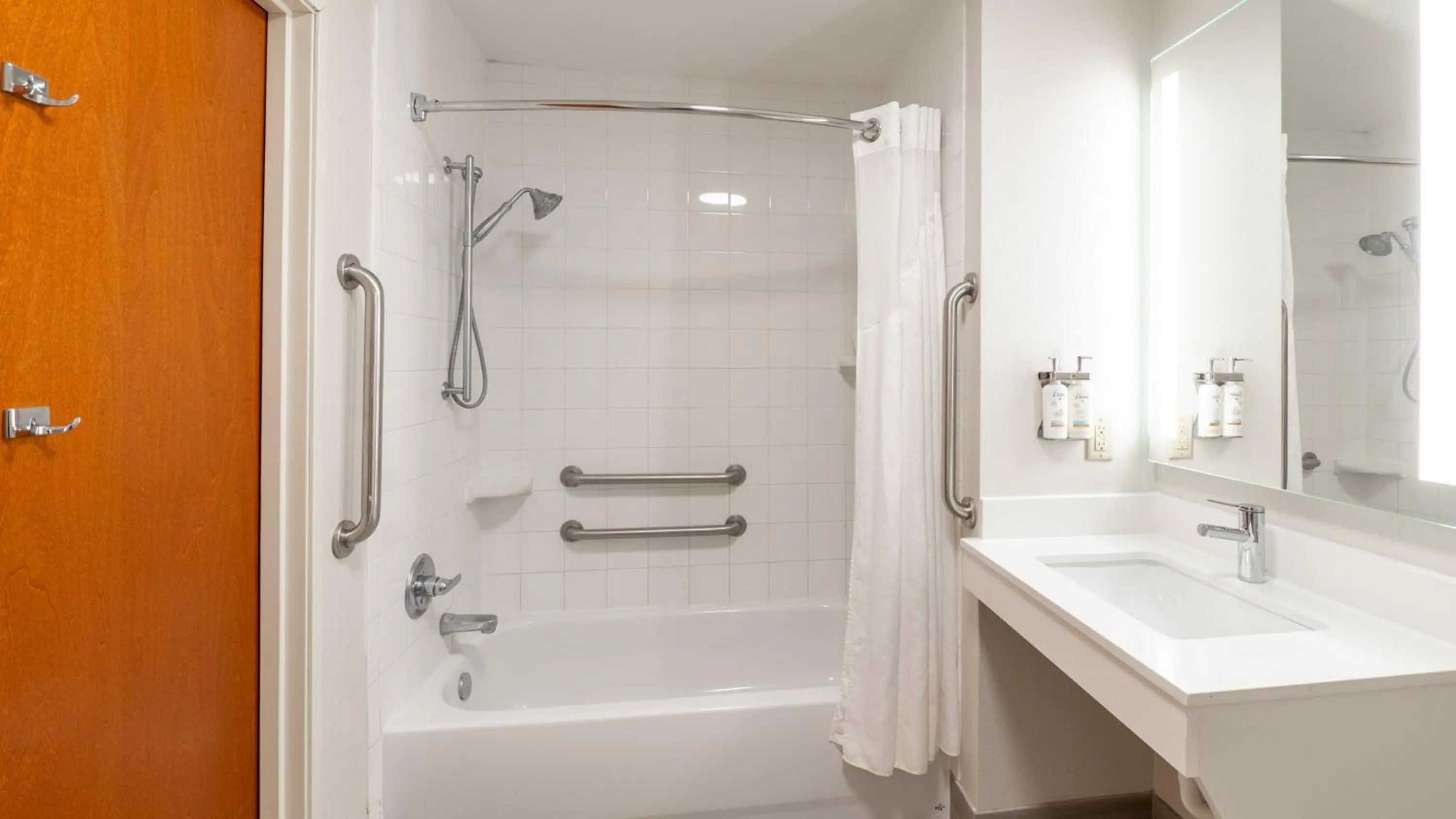 Bathroom in Holiday Inn Express Hotel & Suites Anderson by IHG