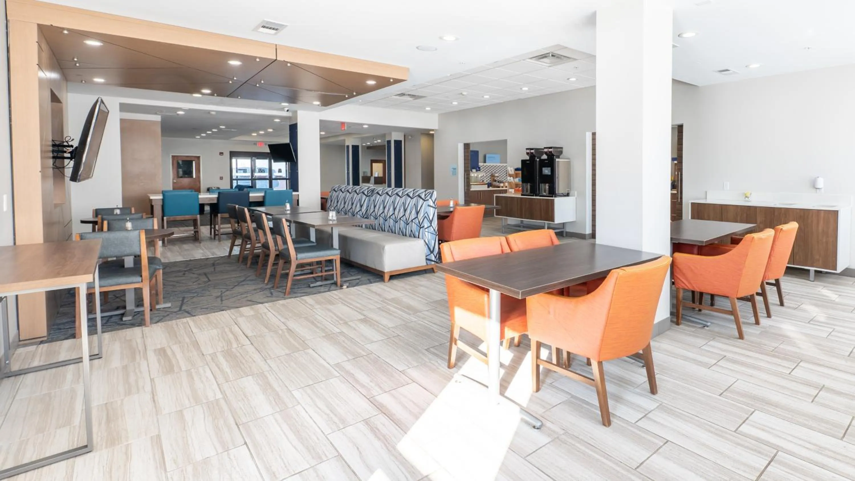 Breakfast in Holiday Inn Express Hotel & Suites Anderson by IHG